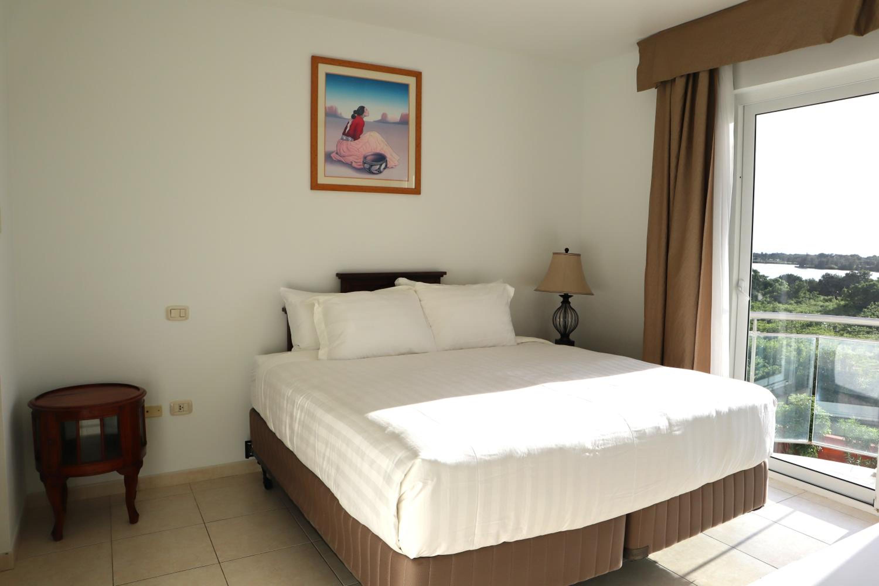 Captivating 2-Bed Apartment in Maho view 2