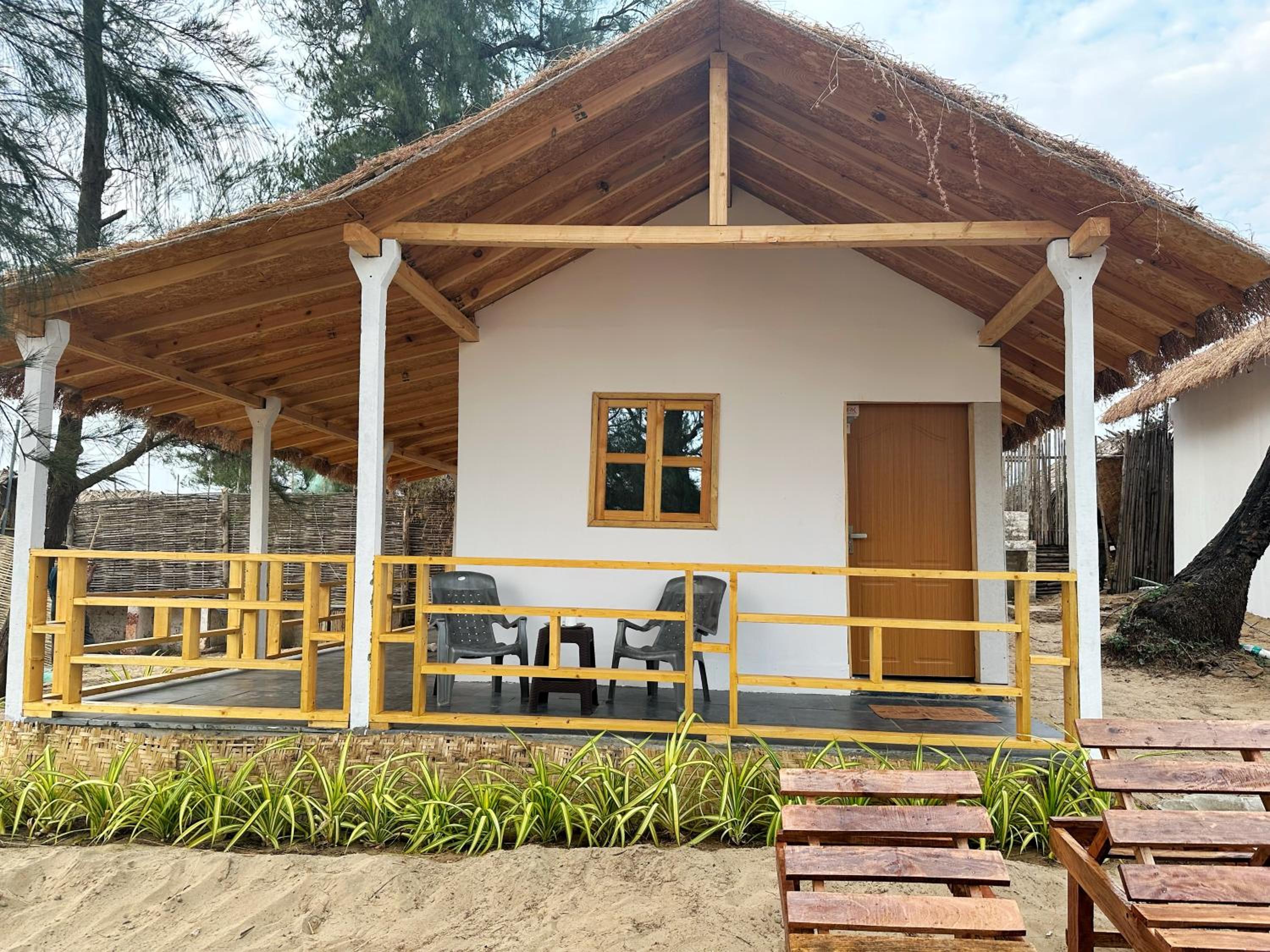SeaOM Beach Huts and Tents