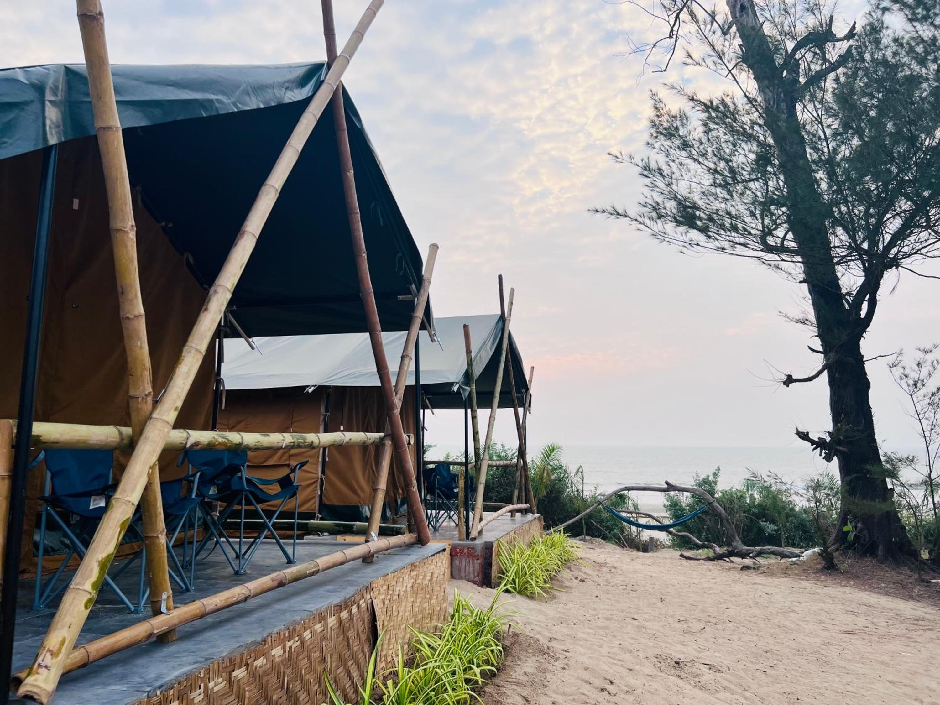 SeaOM Beach Huts and Tents