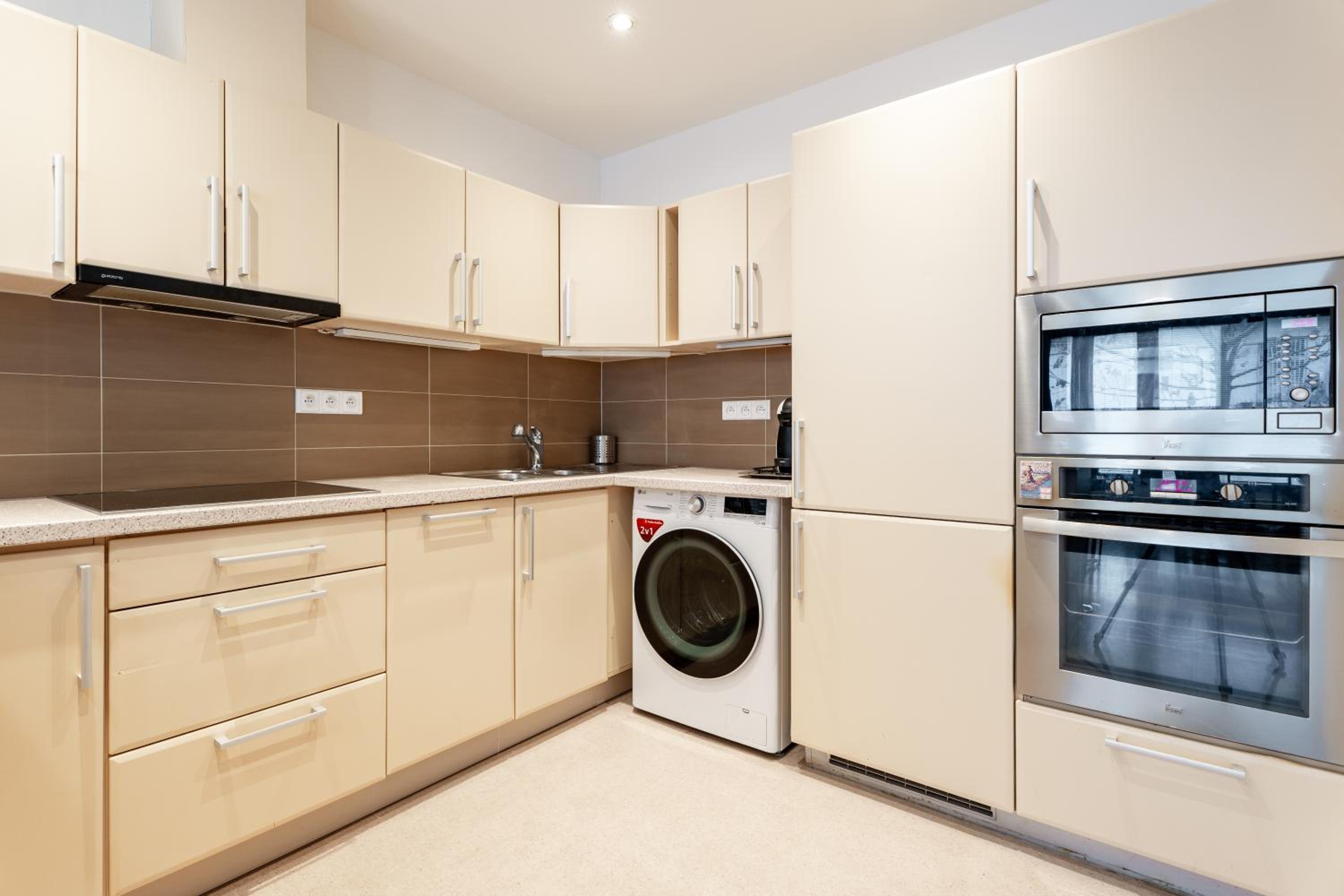 AuriApartments Karlín 2KK s terasou a parkováním