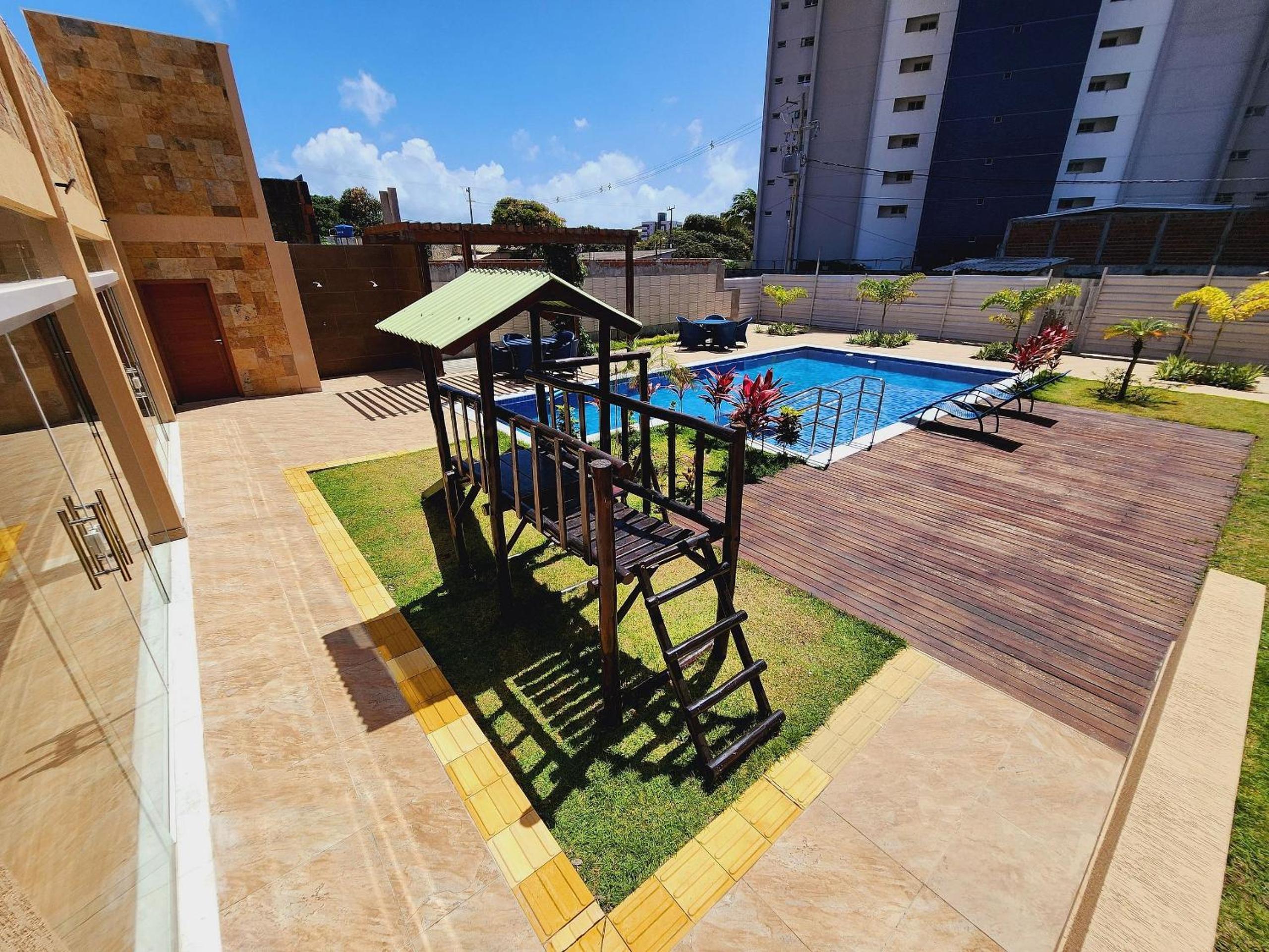 JPN09 - Duplex em cond. fechado próx. à praia
