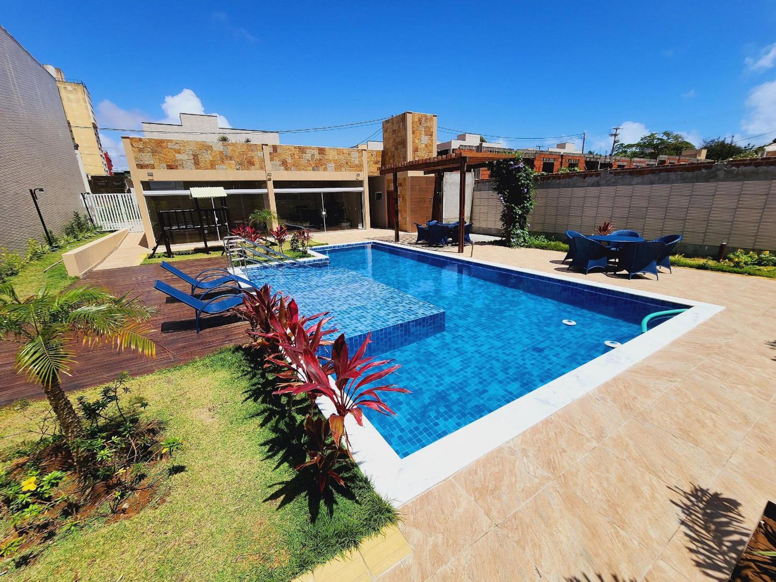 JPN09 - Duplex em cond. fechado próx. à praia