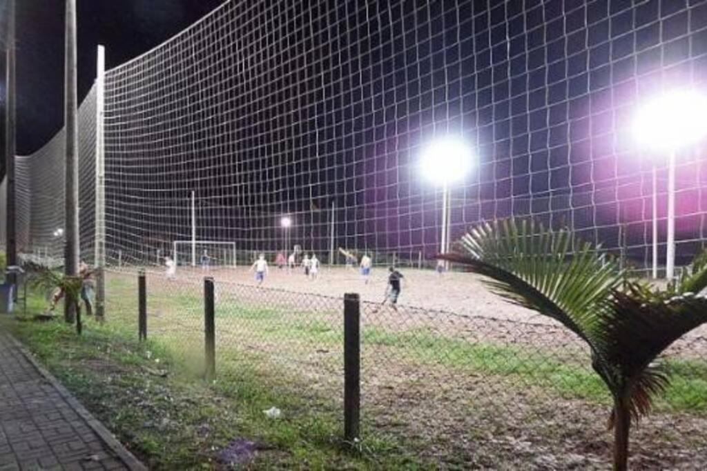 Casa 3 quartos, 2 bwcs e a meia quadra da praia!
