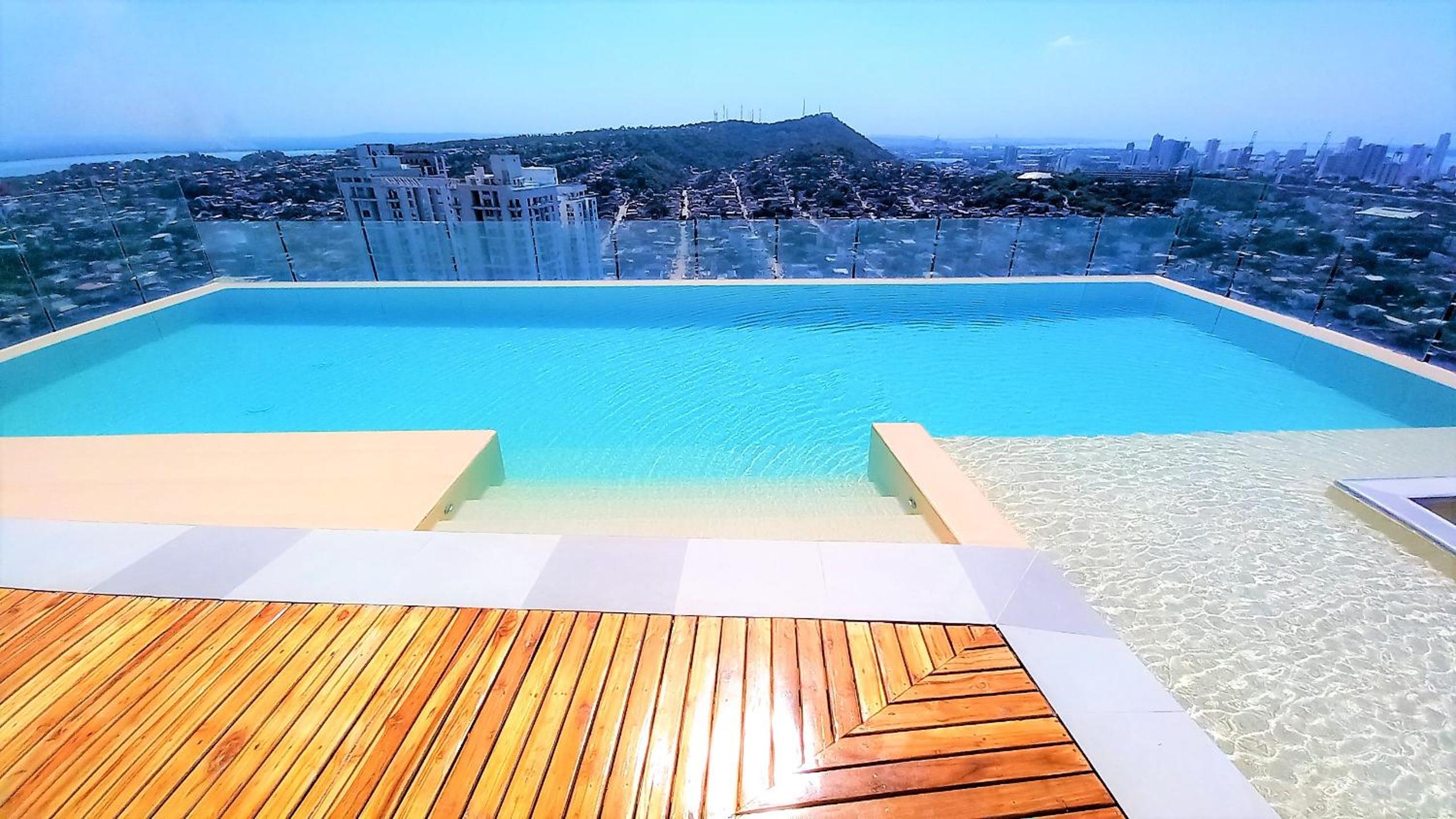 84 2BD 2 BA New building with amenities, ten blocks walled city one to the beach