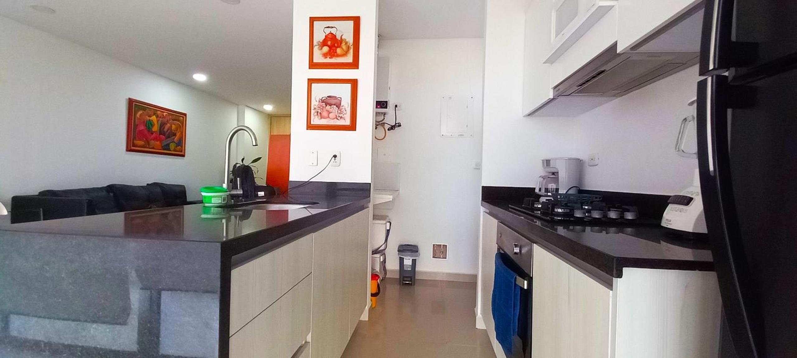 84 2BD 2 BA New building with amenities, ten blocks walled city one to the beach