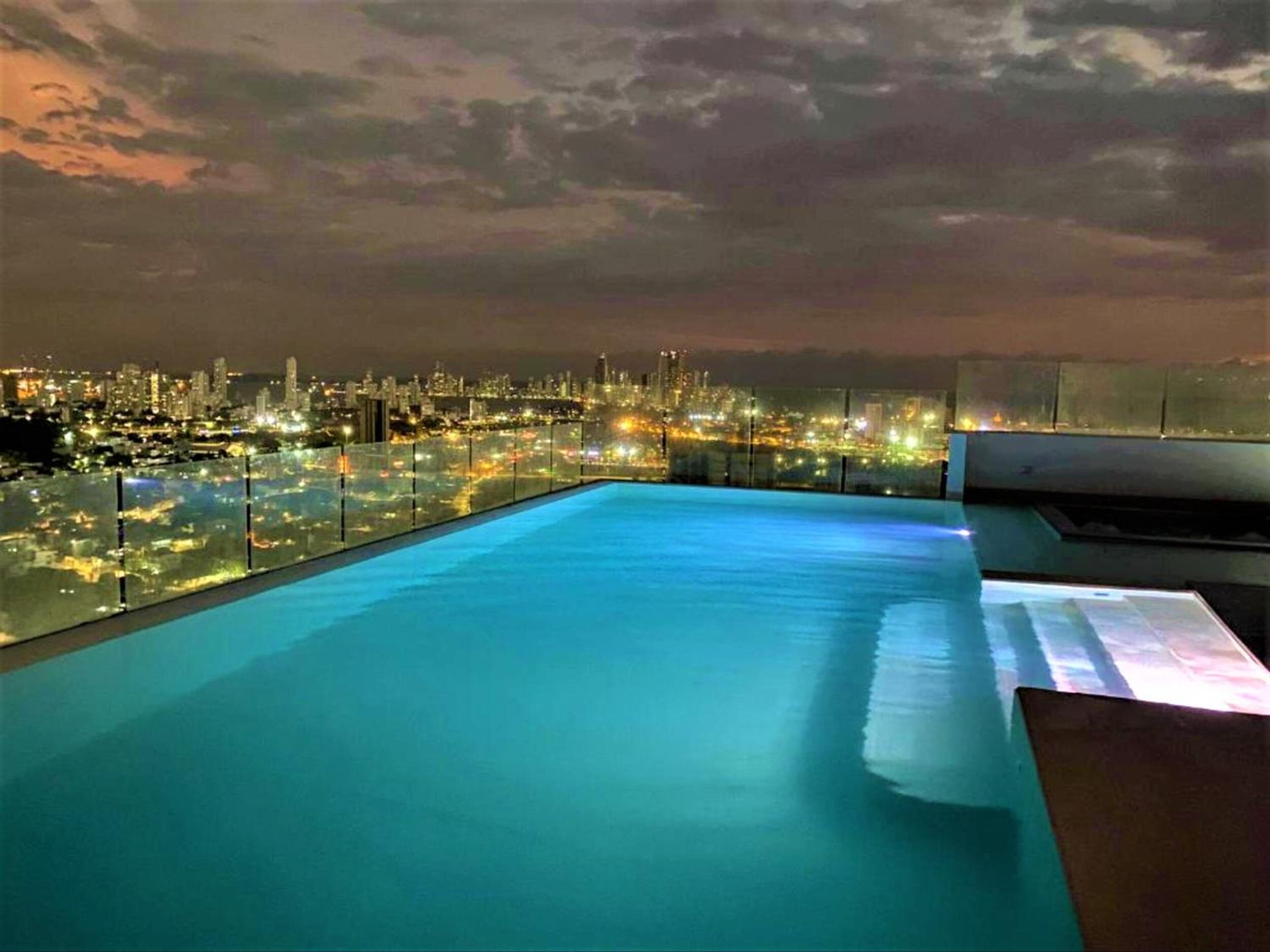 84 2BD 2 BA New building with amenities, ten blocks walled city one to the beach