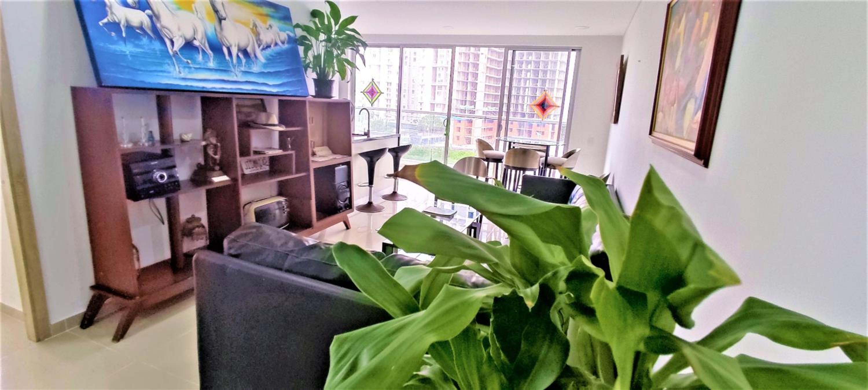84 2BD 2 BA New building with amenities, ten blocks walled city one to the beach