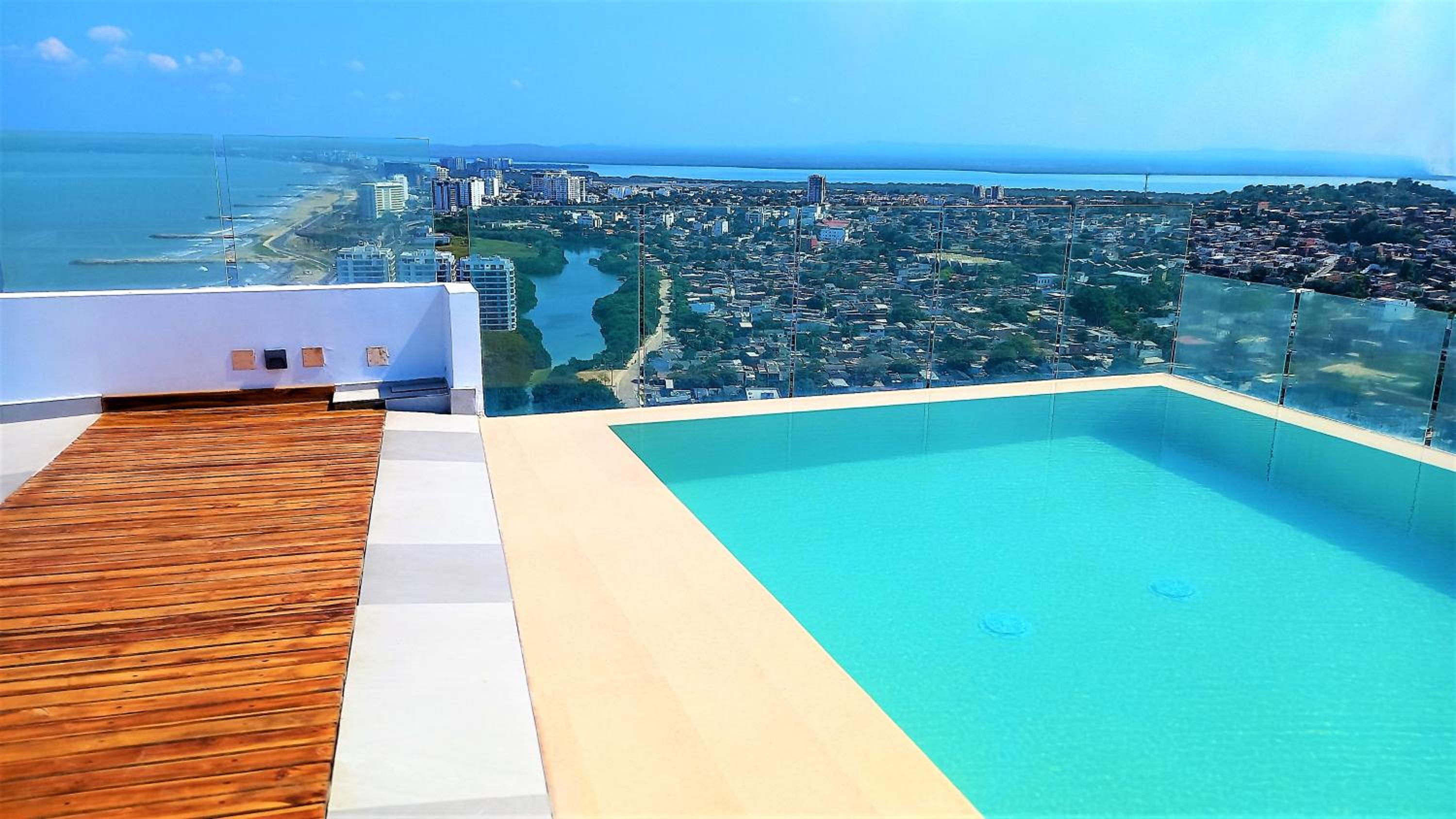 84 2BD 2 BA New building with amenities, ten blocks walled city one to the beach