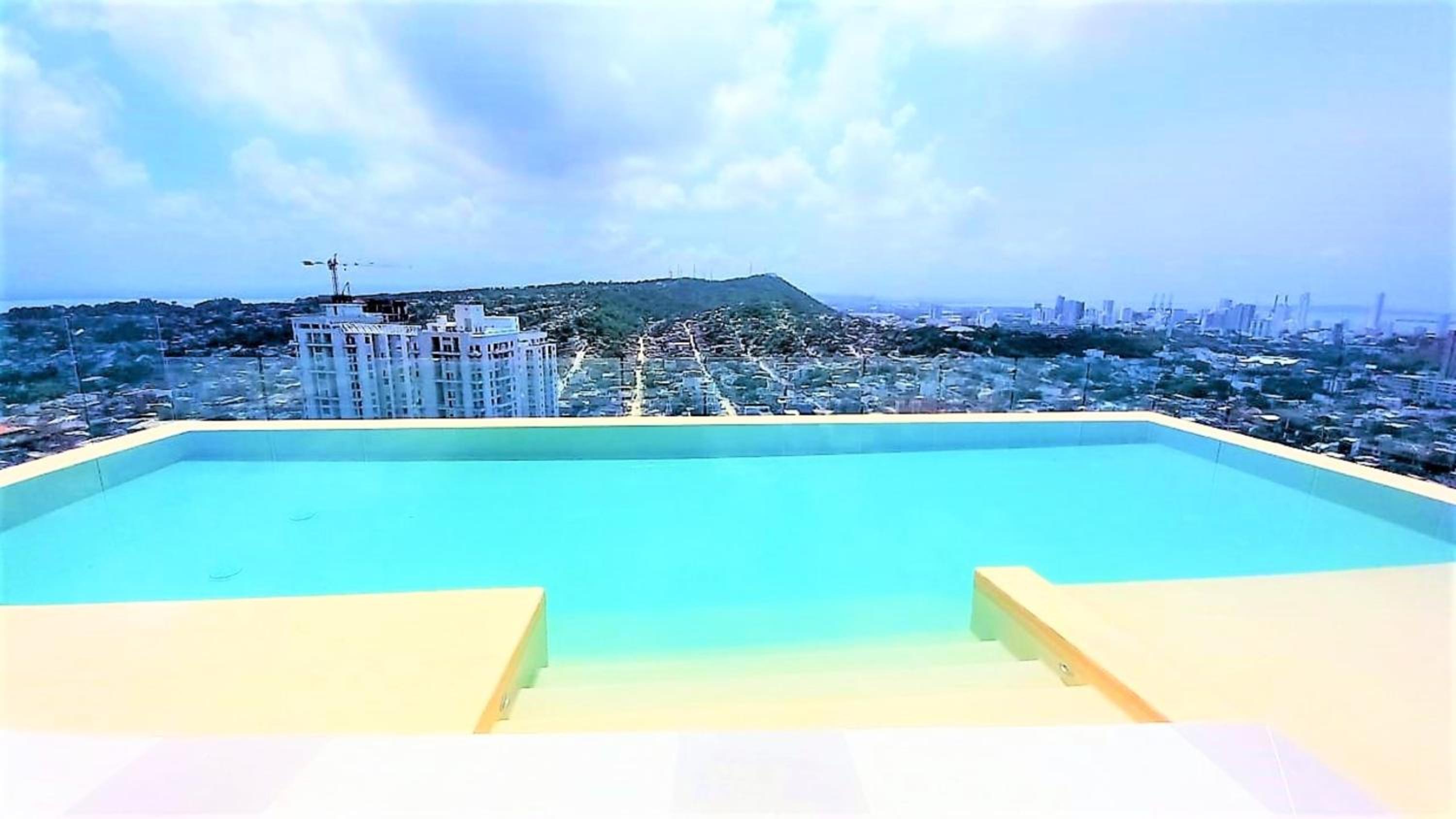 84 2BD 2 BA New building with amenities, ten blocks walled city one to the beach