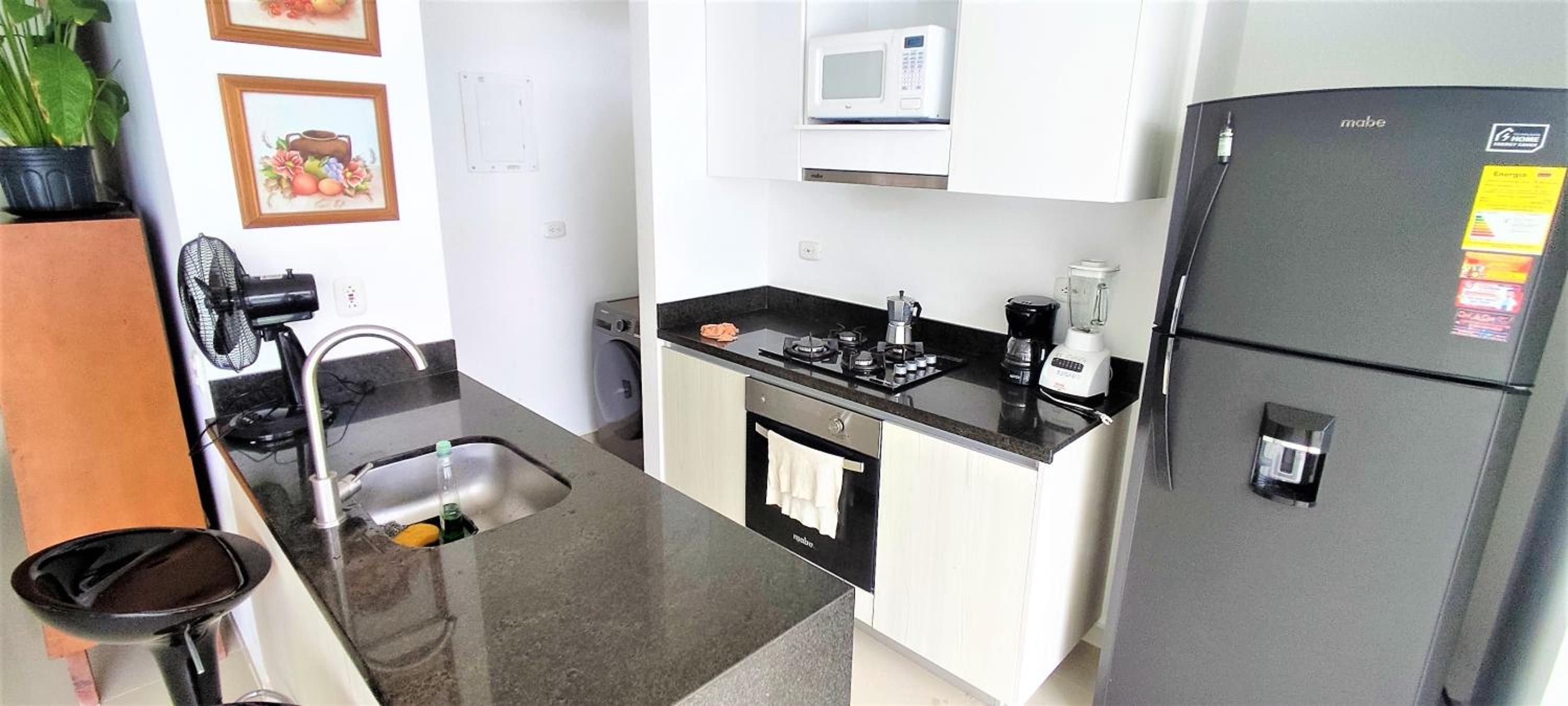 84 2BD 2 BA New building with amenities, ten blocks walled city one to the beach