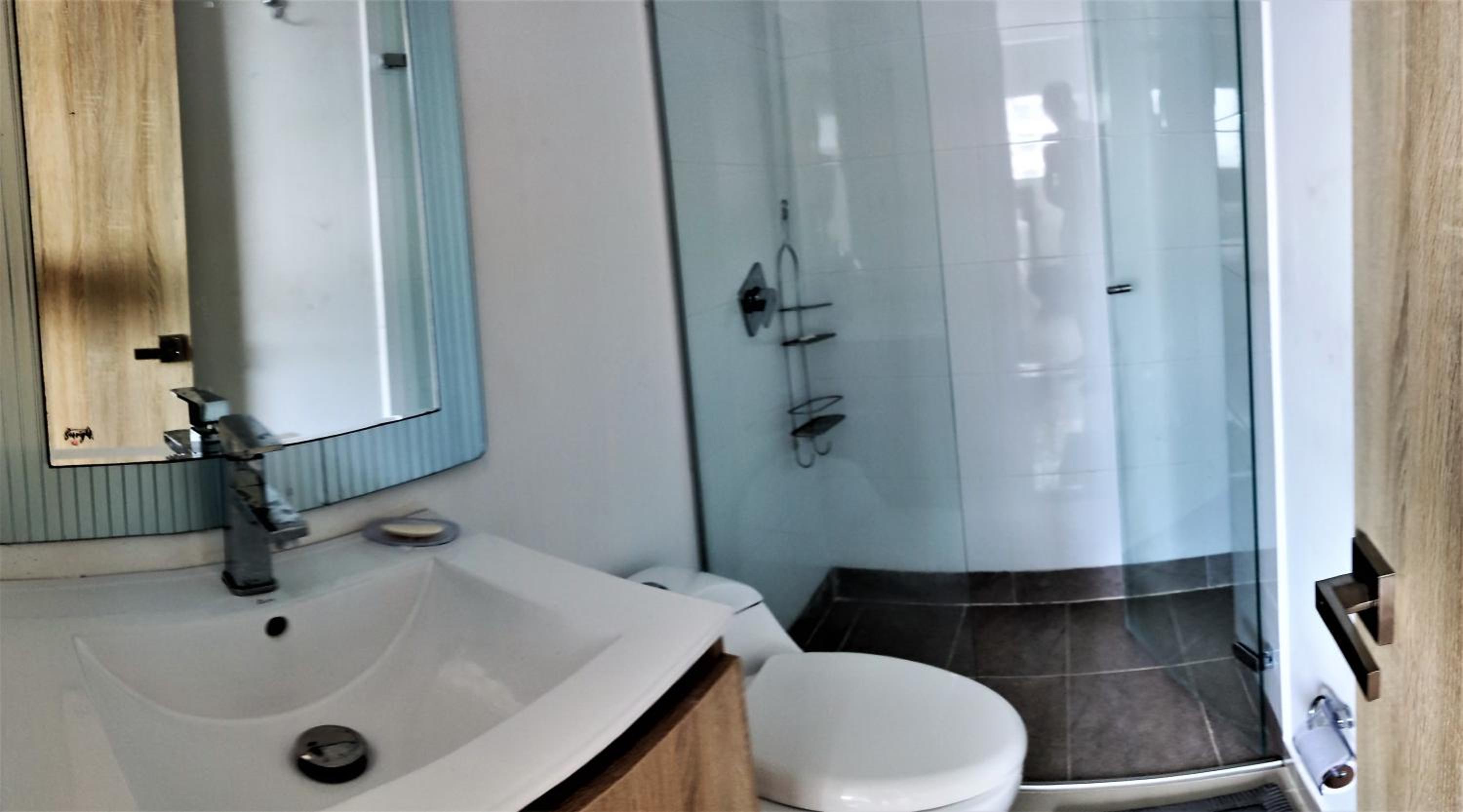 84 2BD 2 BA New building with amenities, ten blocks walled city one to the beach