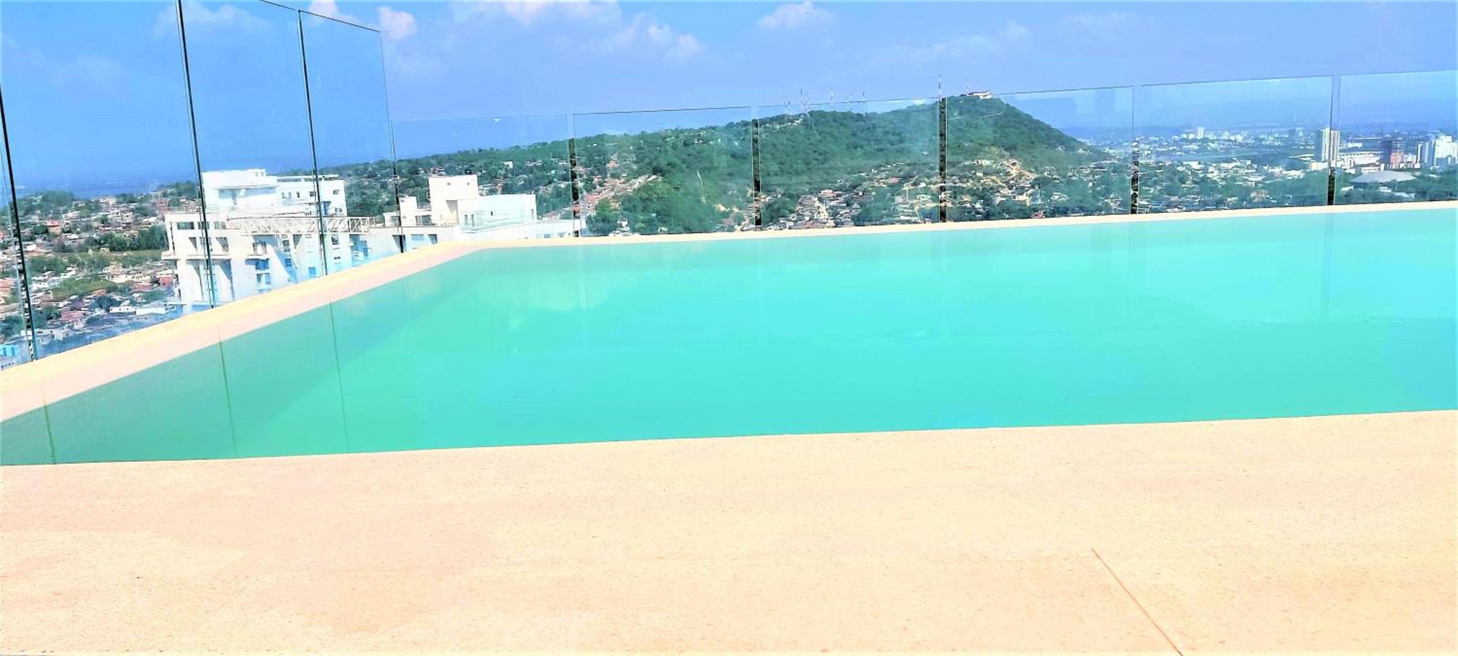 84 2BD 2 BA New building with amenities, ten blocks walled city one to the beach