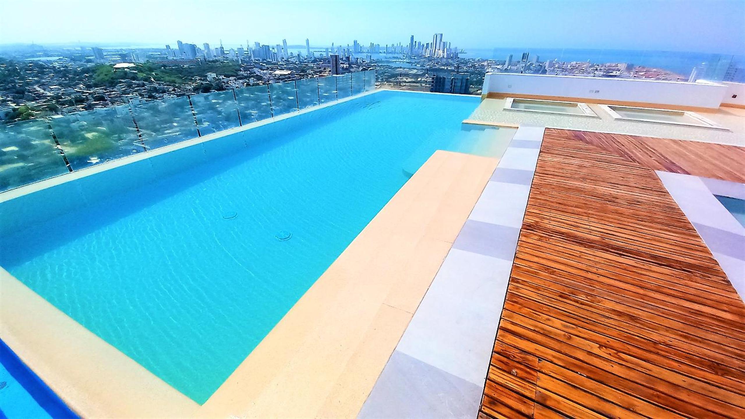 84 2BD 2 BA New building with amenities, ten blocks walled city one to the beach
