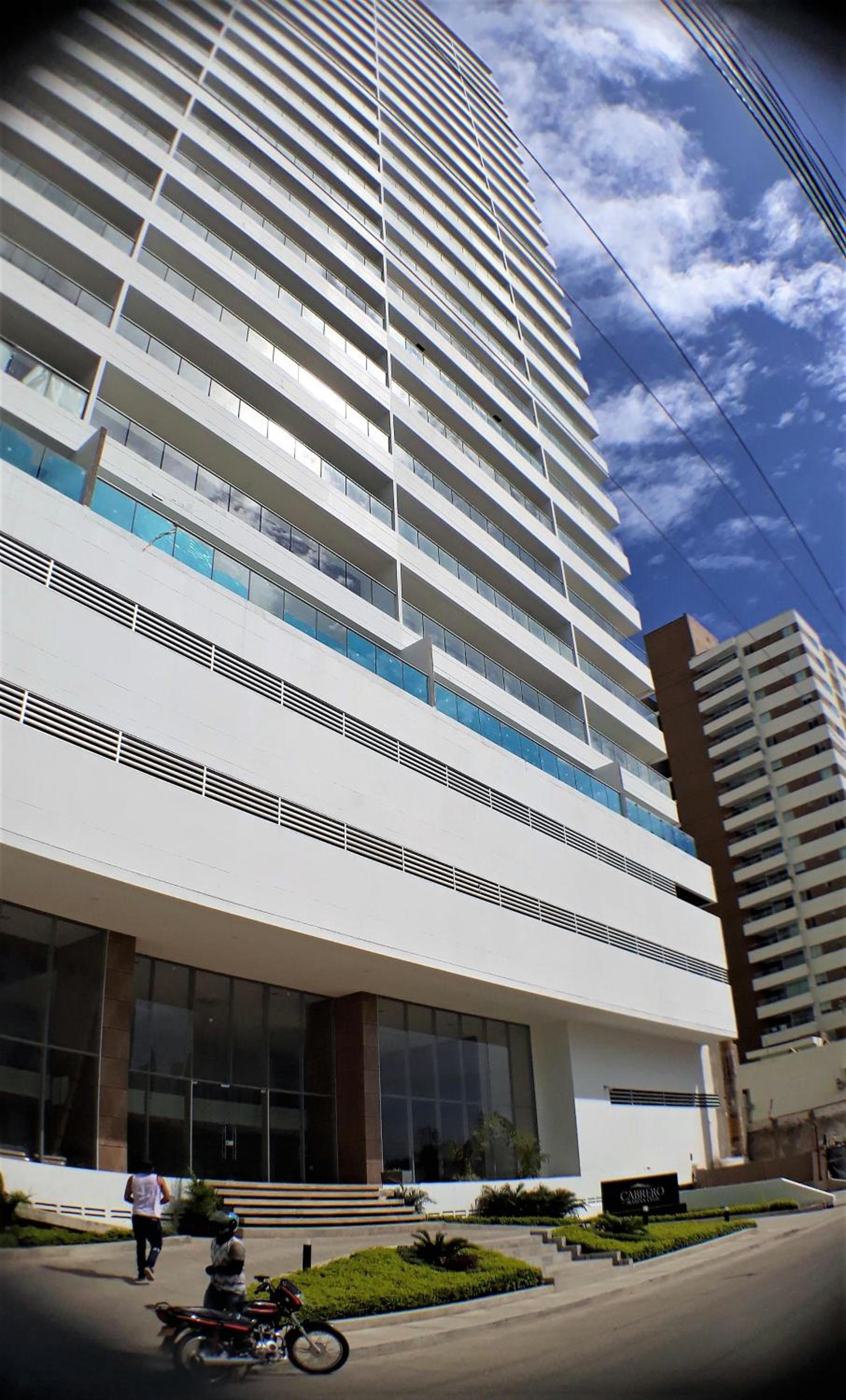 84 2BD 2 BA New building with amenities, ten blocks walled city one to the beach