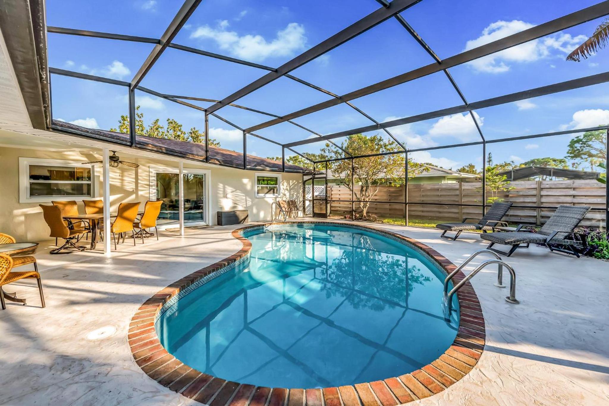 Hotel Camingo - Image 1