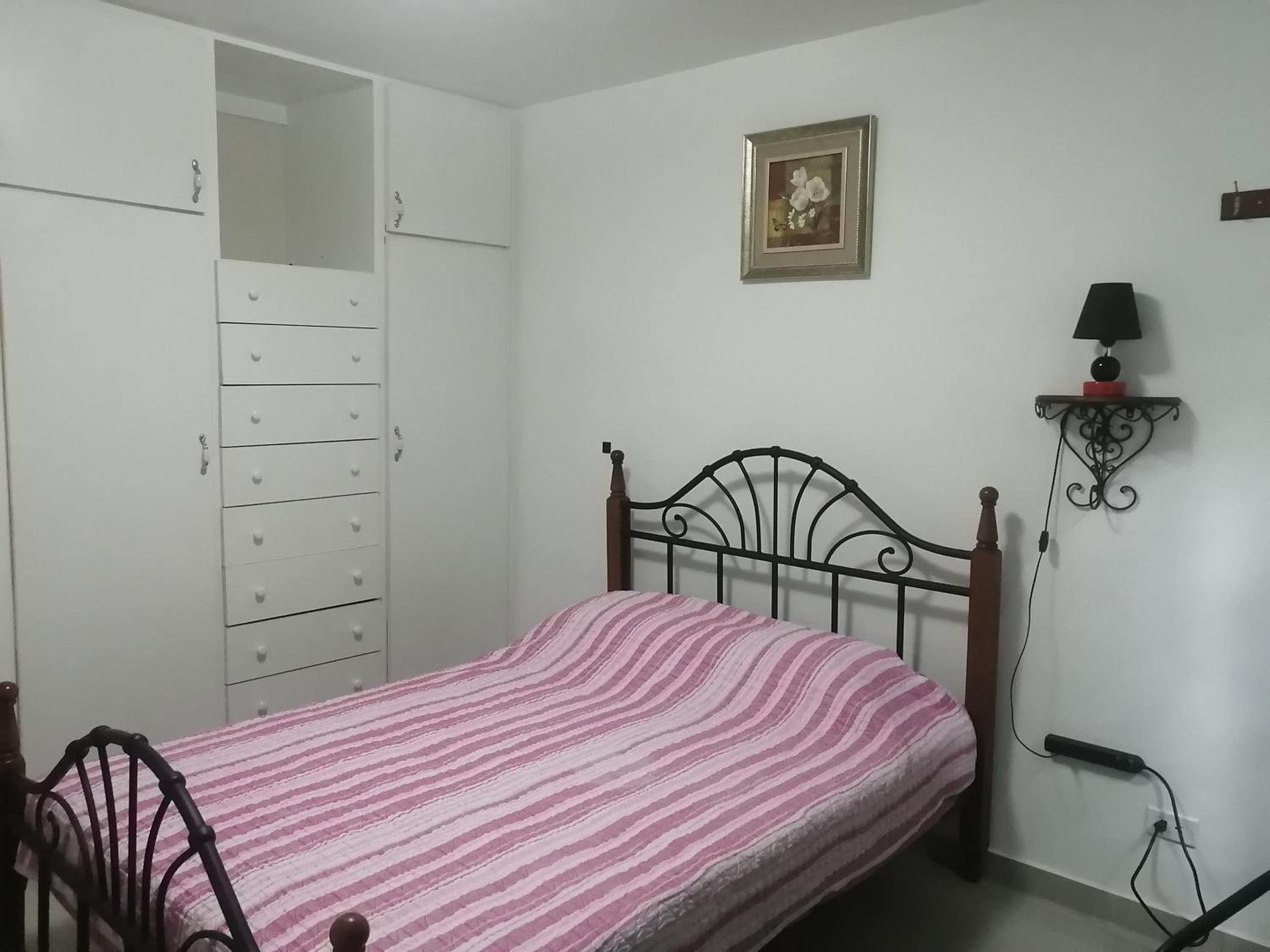 apartamentito tipo estudio AMUEBLADO tranquilo y acogedor cocina y baño privado independiente en CHANIS cerca de Costa del este view 3