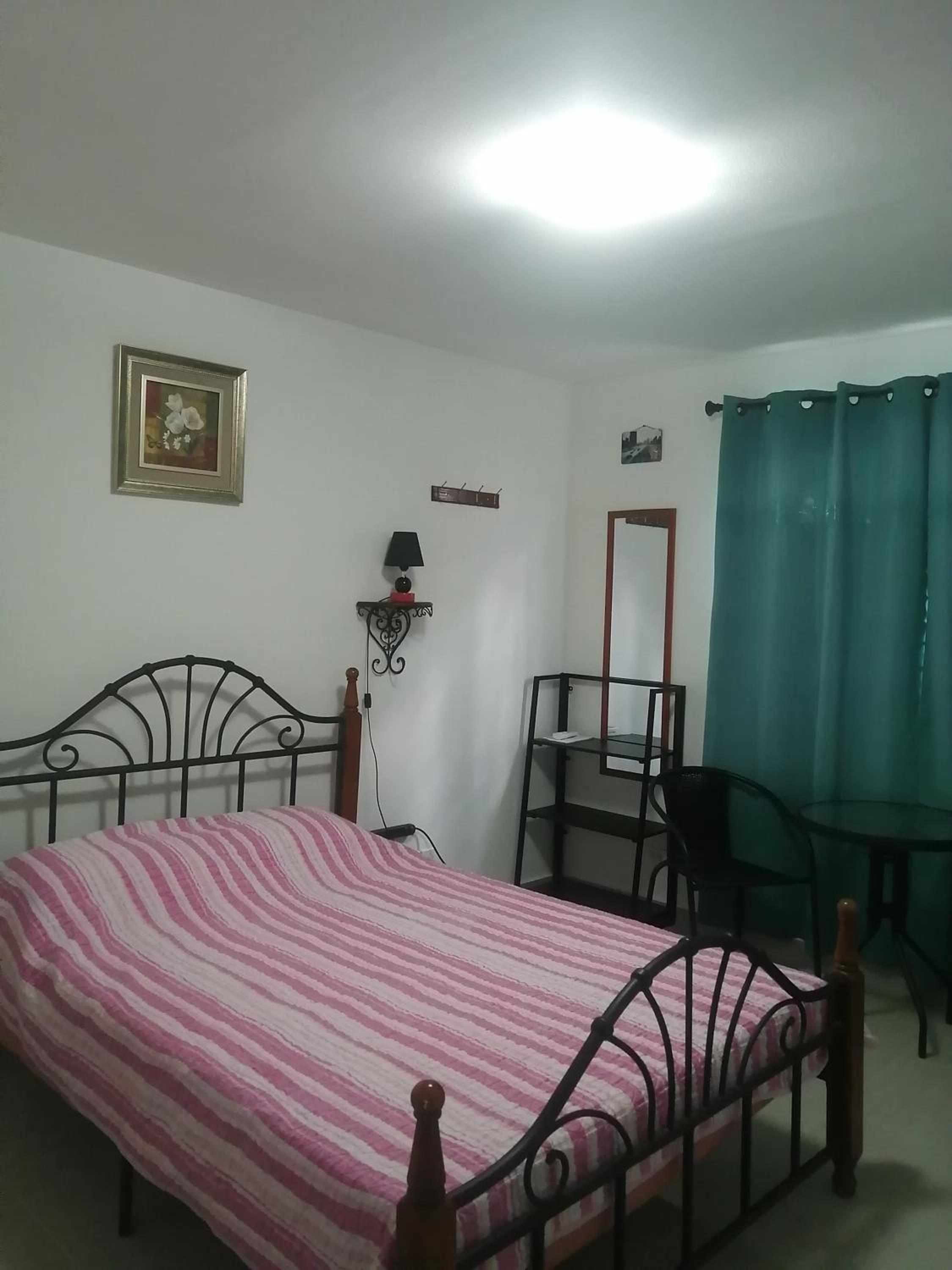 apartamentito tipo estudio AMUEBLADO tranquilo y acogedor cocina y baño privado independiente en CHANIS cerca de Costa del este view 4