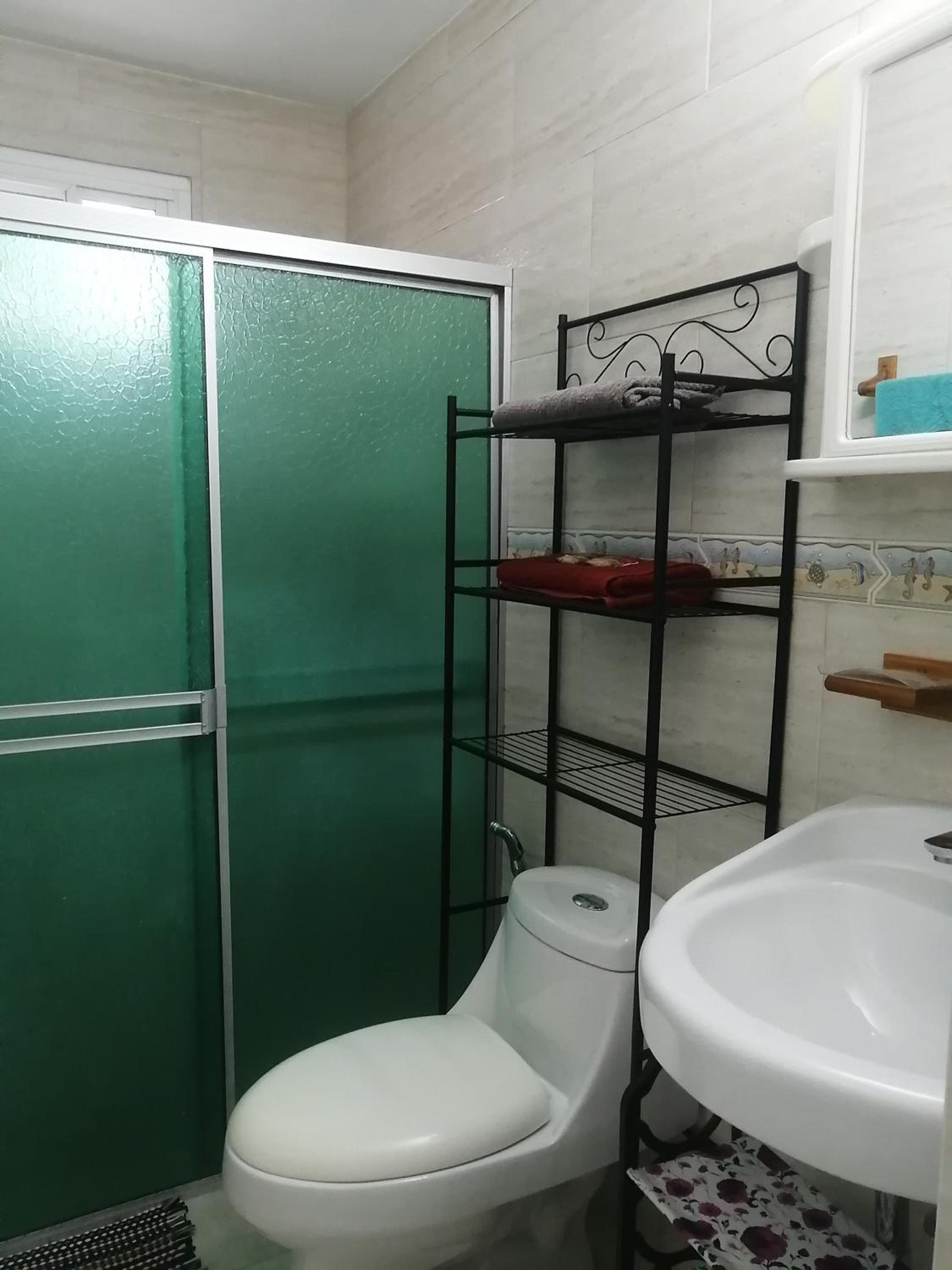 apartamentito tipo estudio AMUEBLADO tranquilo y acogedor cocina y baño privado independiente en CHANIS cerca de Costa del este view 5