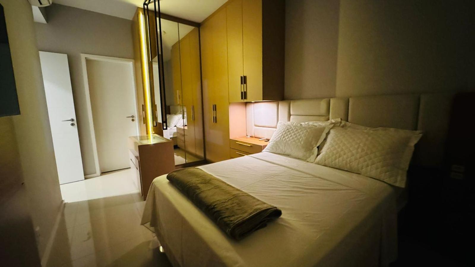 Lindo apartamento frente mar em condomínio club