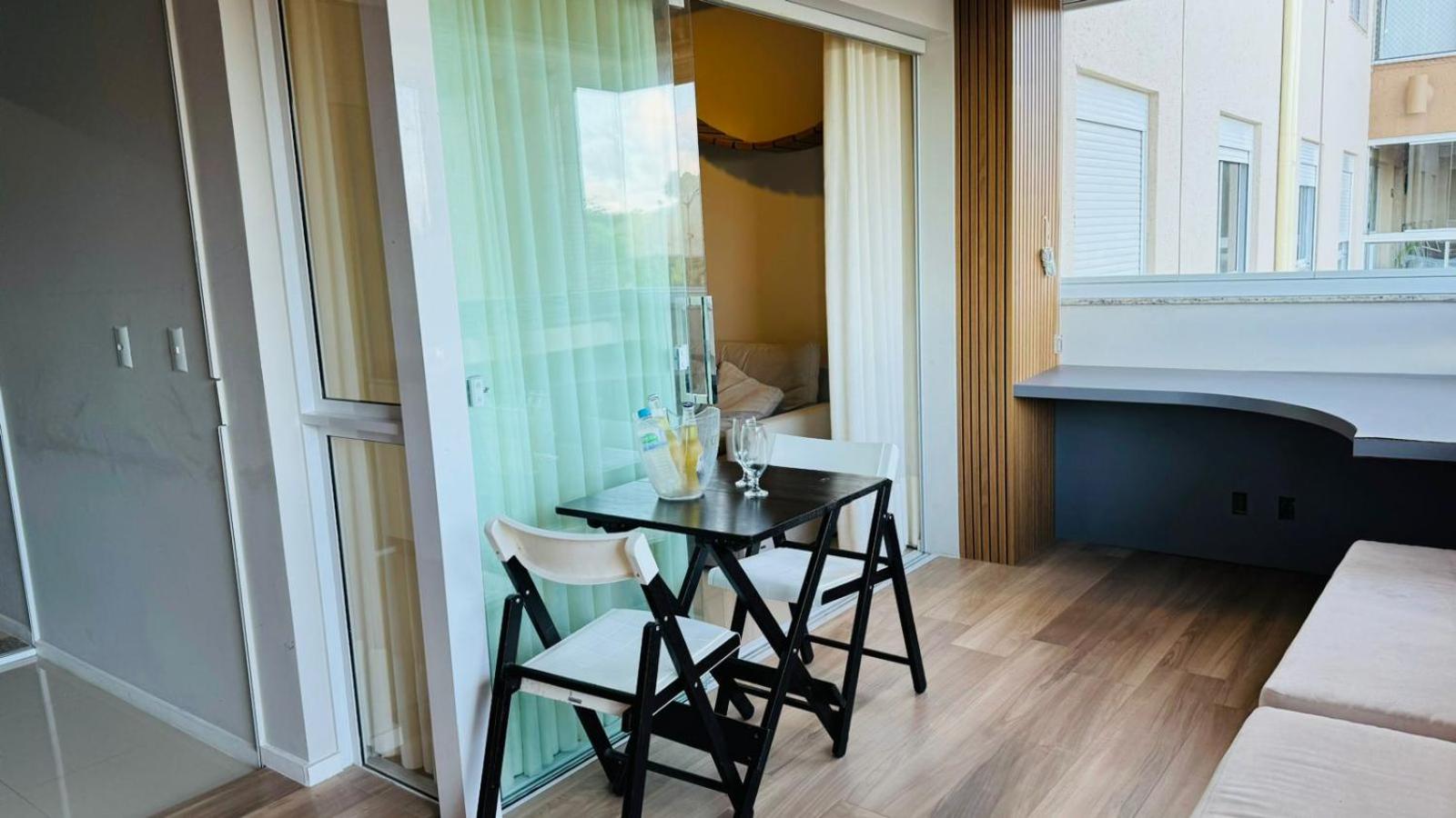Lindo apartamento frente mar em condomínio club