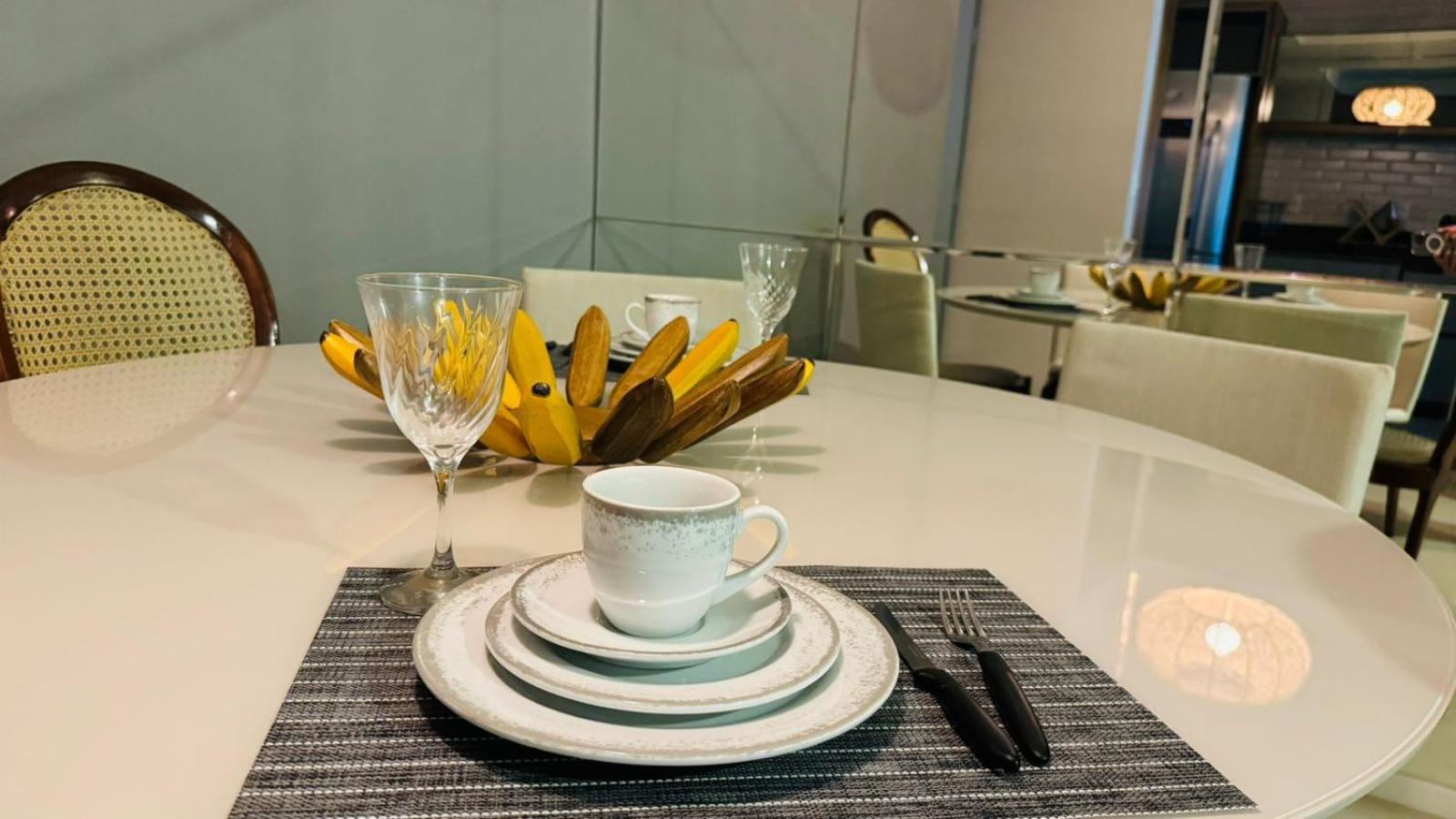 Lindo apartamento frente mar em condomínio club