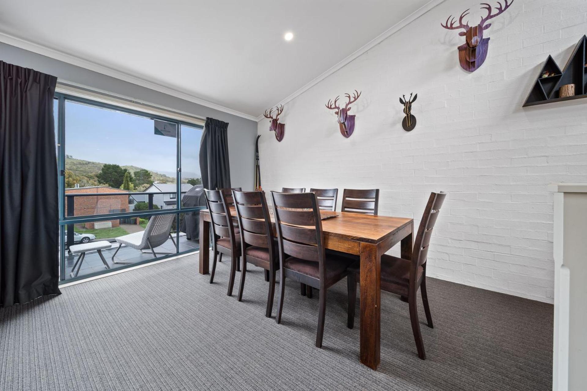 Acacia 2 - Modern 3BR Townhouse l Bath l WiFi l BBQ l Foxtel