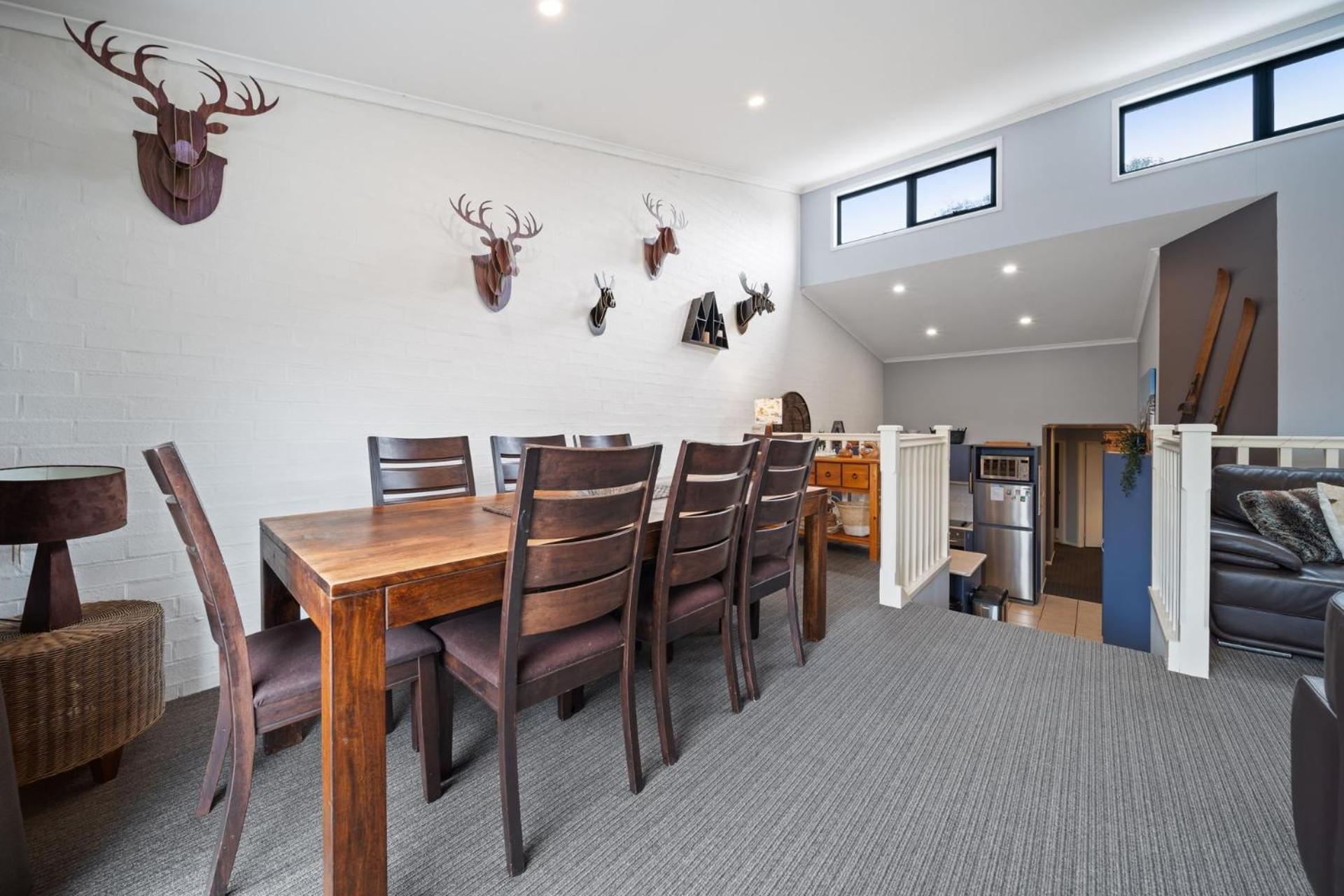 Acacia 2 - Modern 3BR Townhouse l Bath l WiFi l BBQ l Foxtel