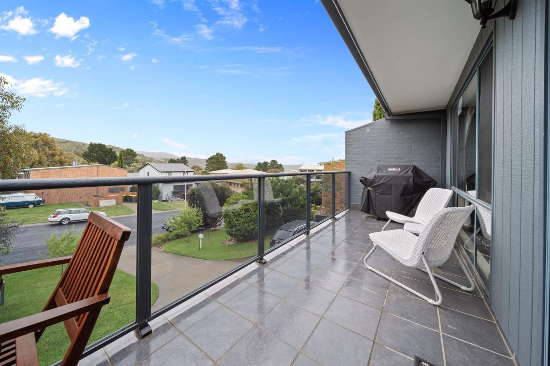 Acacia 2 - Modern 3BR Townhouse l Bath l WiFi l BBQ l Foxtel