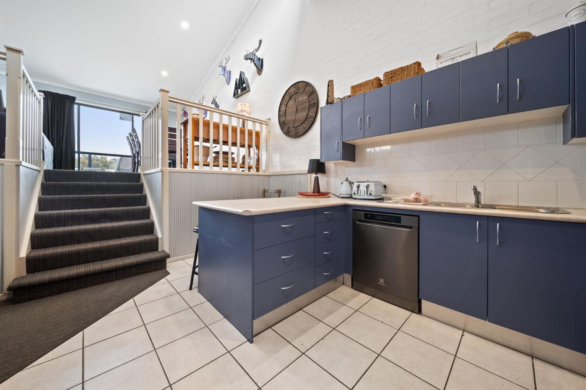Acacia 2 - Modern 3BR Townhouse l Bath l WiFi l BBQ l Foxtel