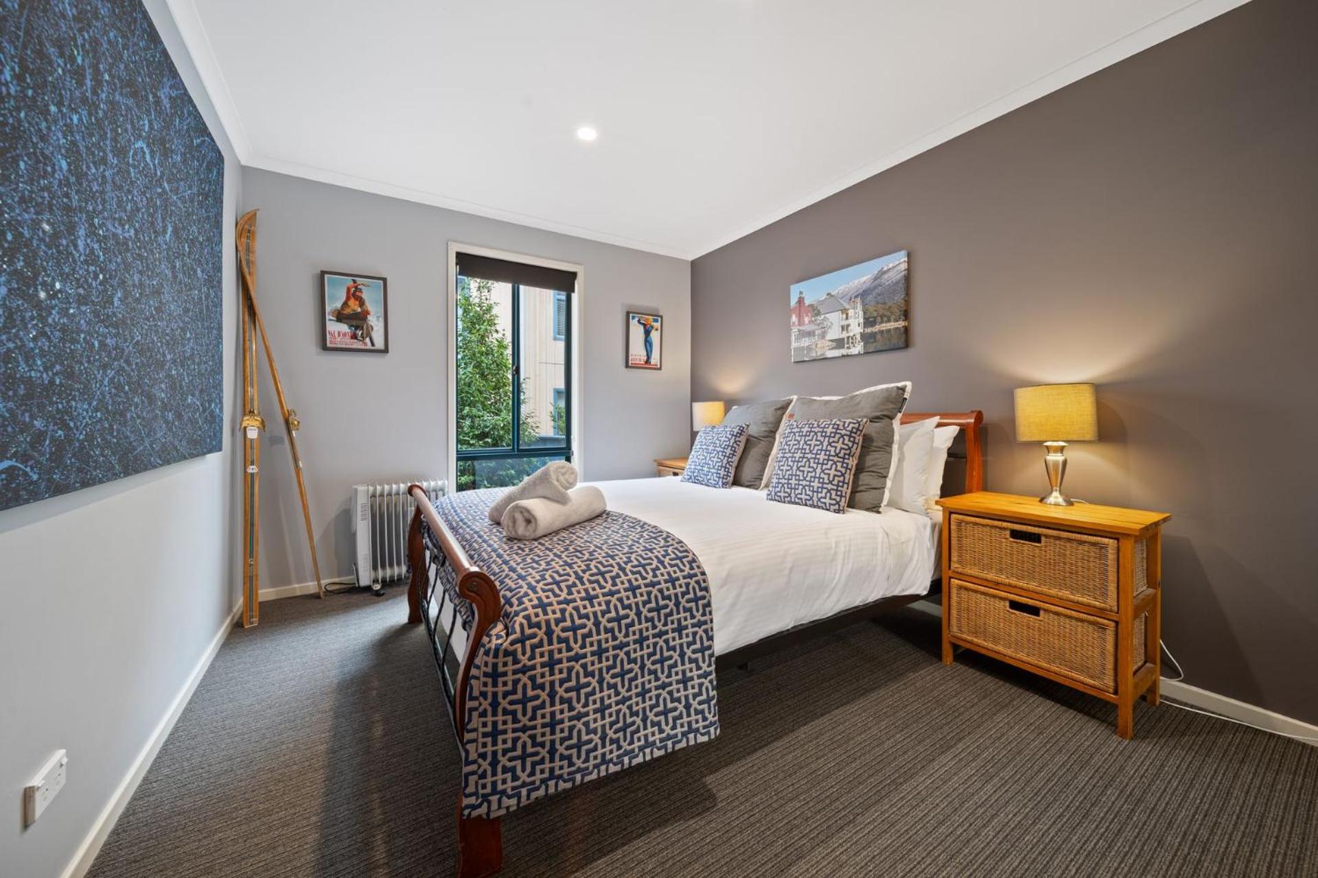 Acacia 2 - Modern 3BR Townhouse l Bath l WiFi l BBQ l Foxtel