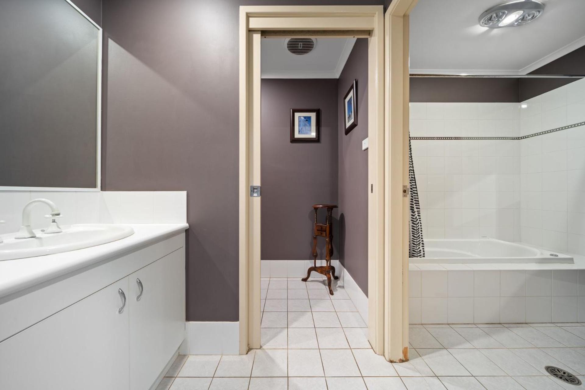 Acacia 2 - Modern 3BR Townhouse l Bath l WiFi l BBQ l Foxtel