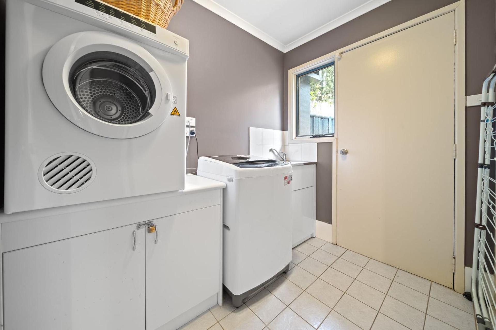 Acacia 2 - Modern 3BR Townhouse l Bath l WiFi l BBQ l Foxtel