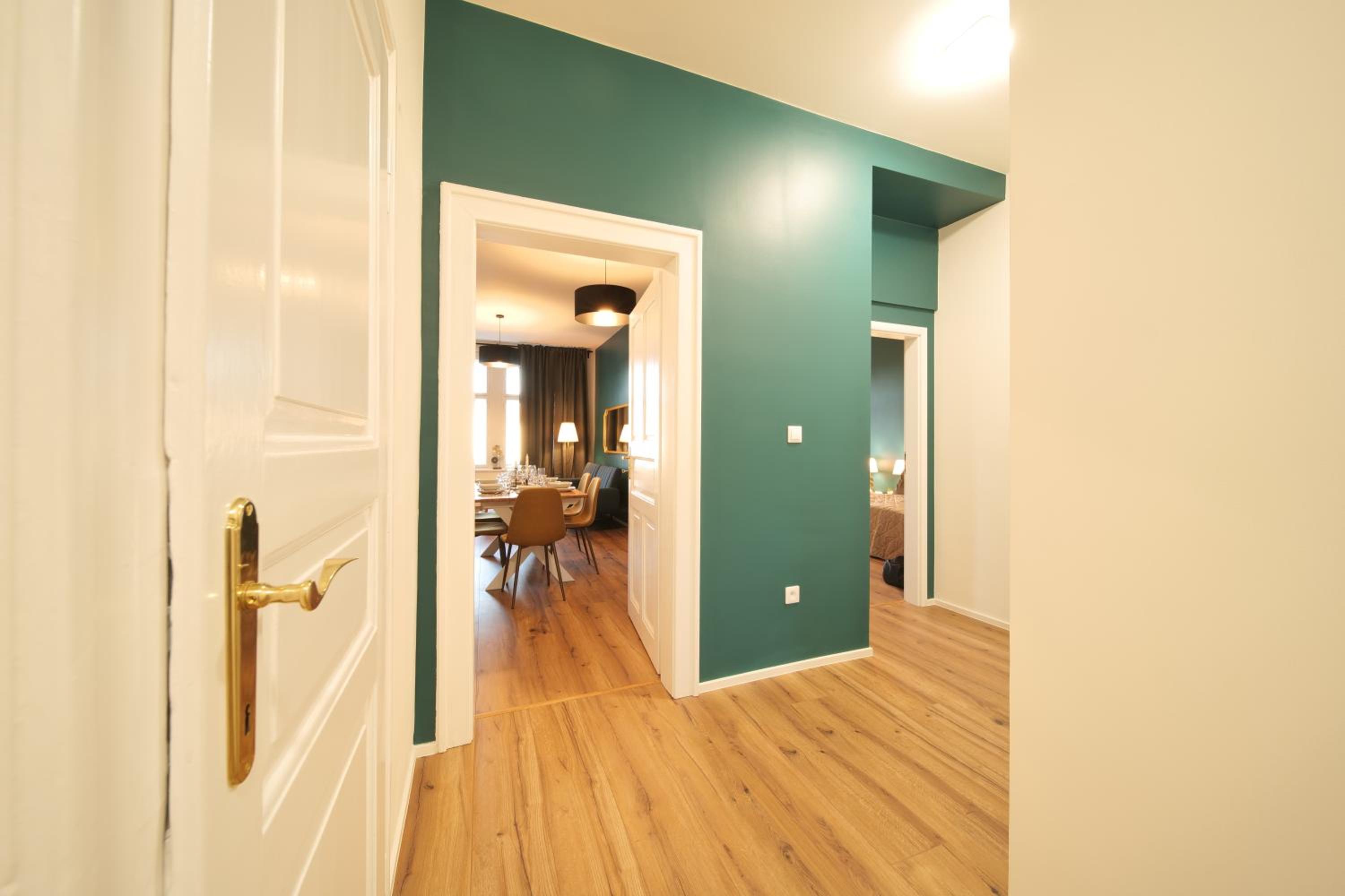 Majestic Square View Residence