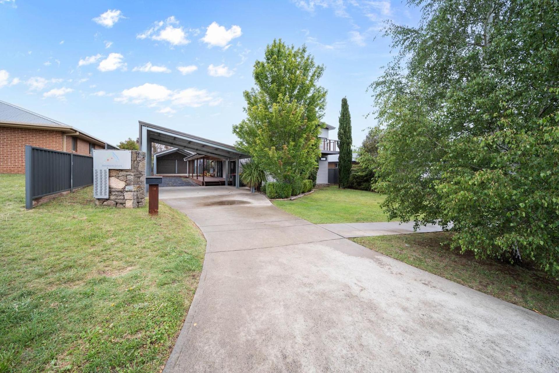 Jillamatong 14 - 3BR House l Pet Friendly l Fenced Backyard l WiFi
