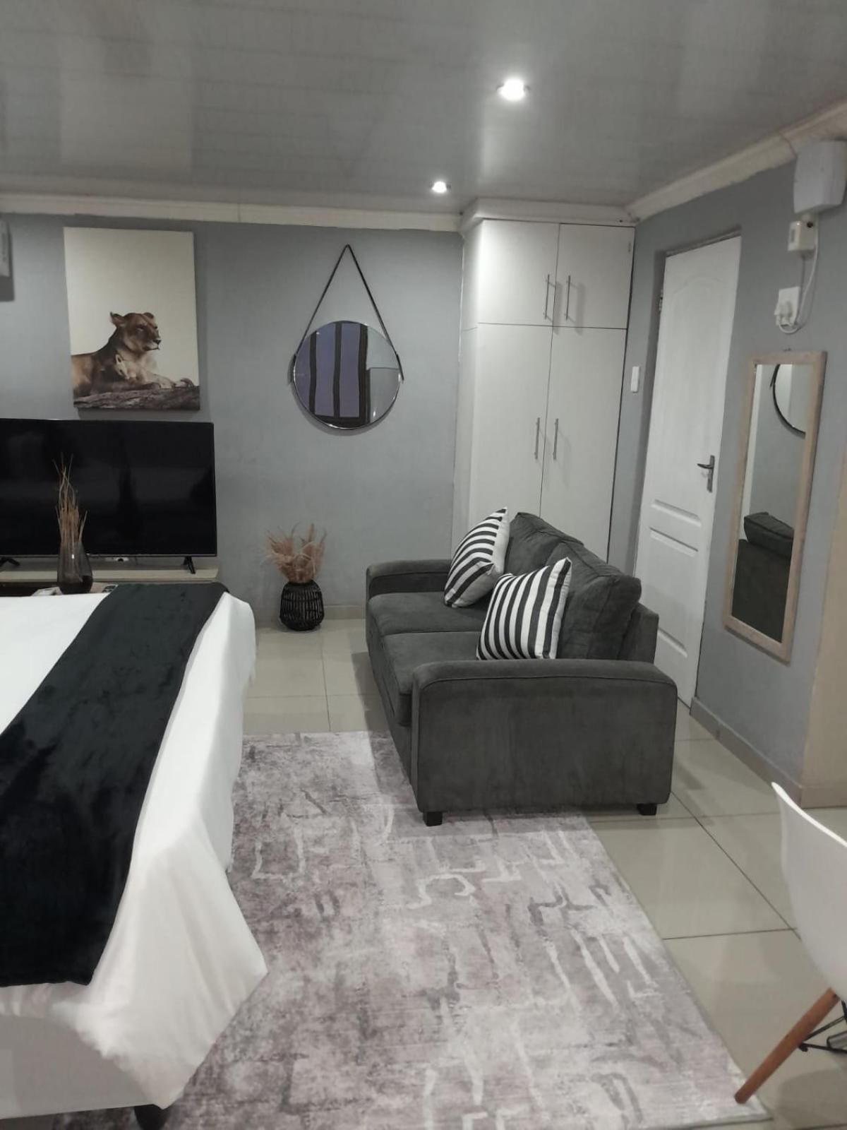 54 Malcolm Palace Room view 4