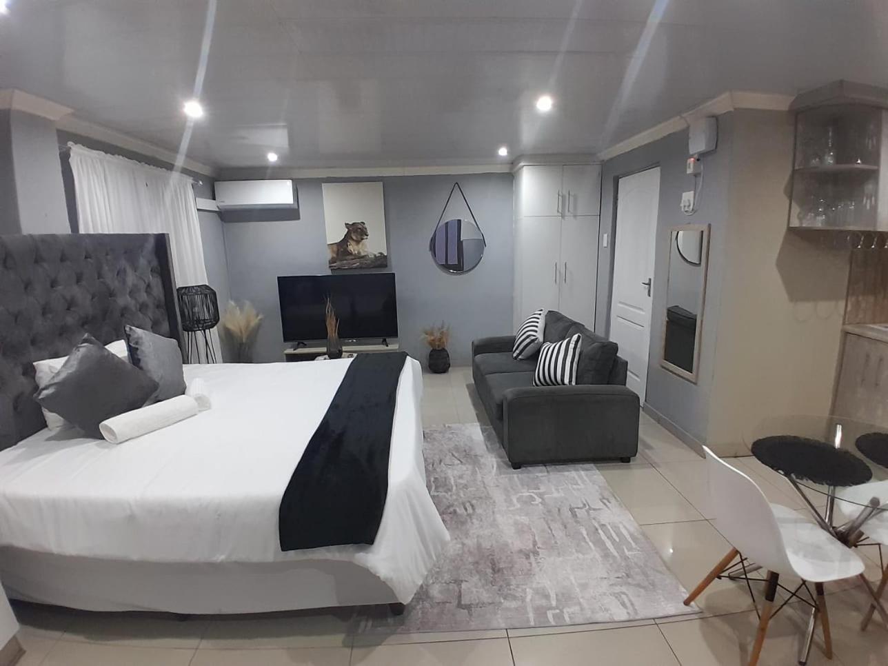 54 Malcolm Palace Room view 5