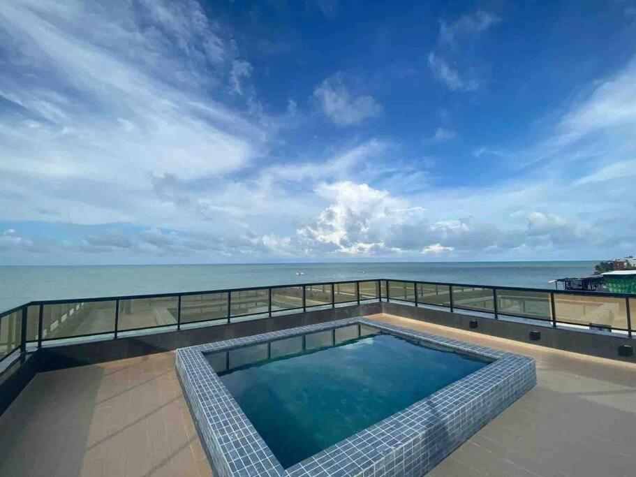 Pe na areia com vista mar