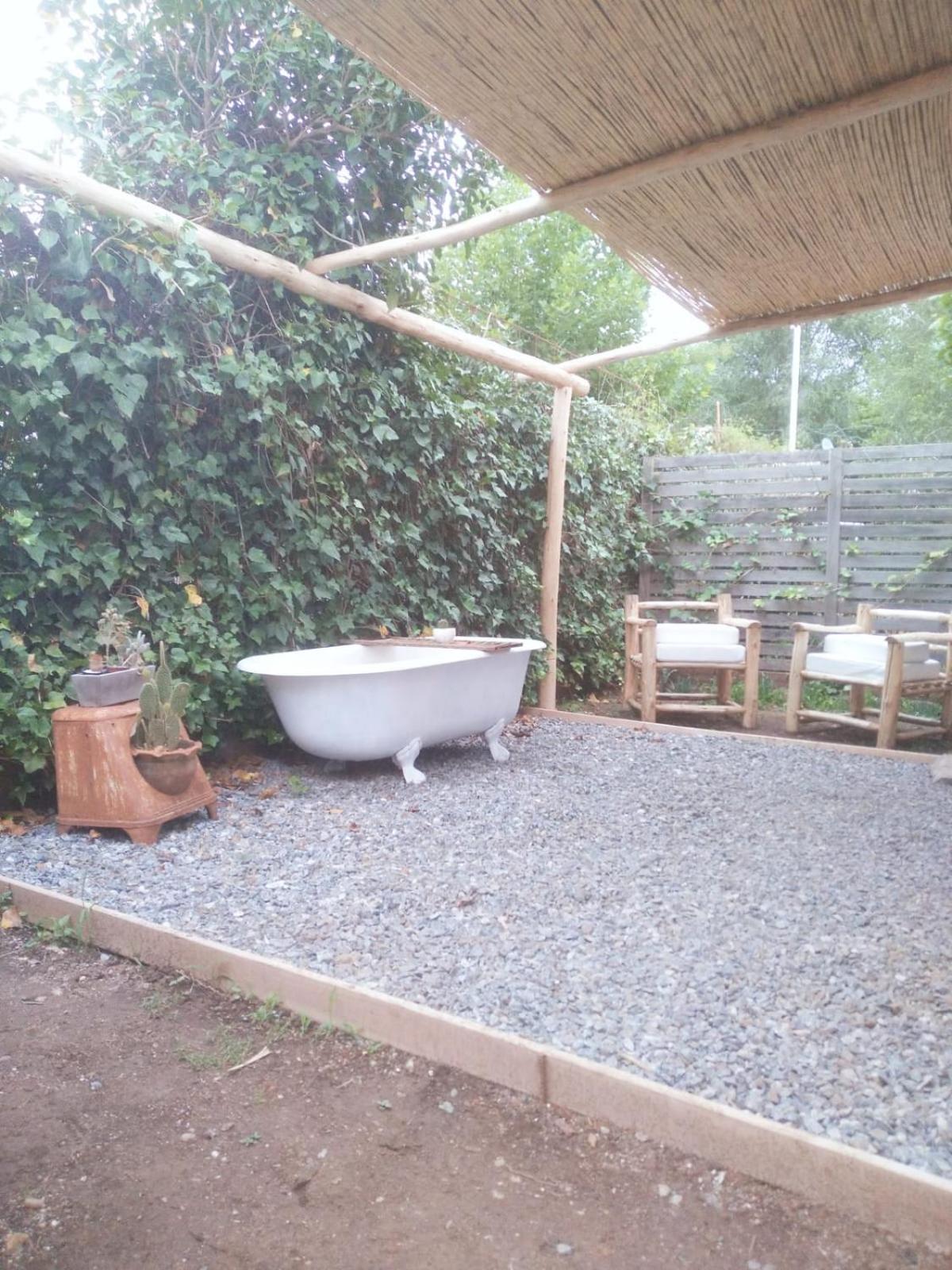 CASITA PINTORESCA EN LAS SIERRAS Y LAGO