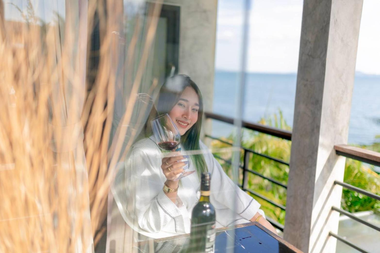 Windy Seaview Resort