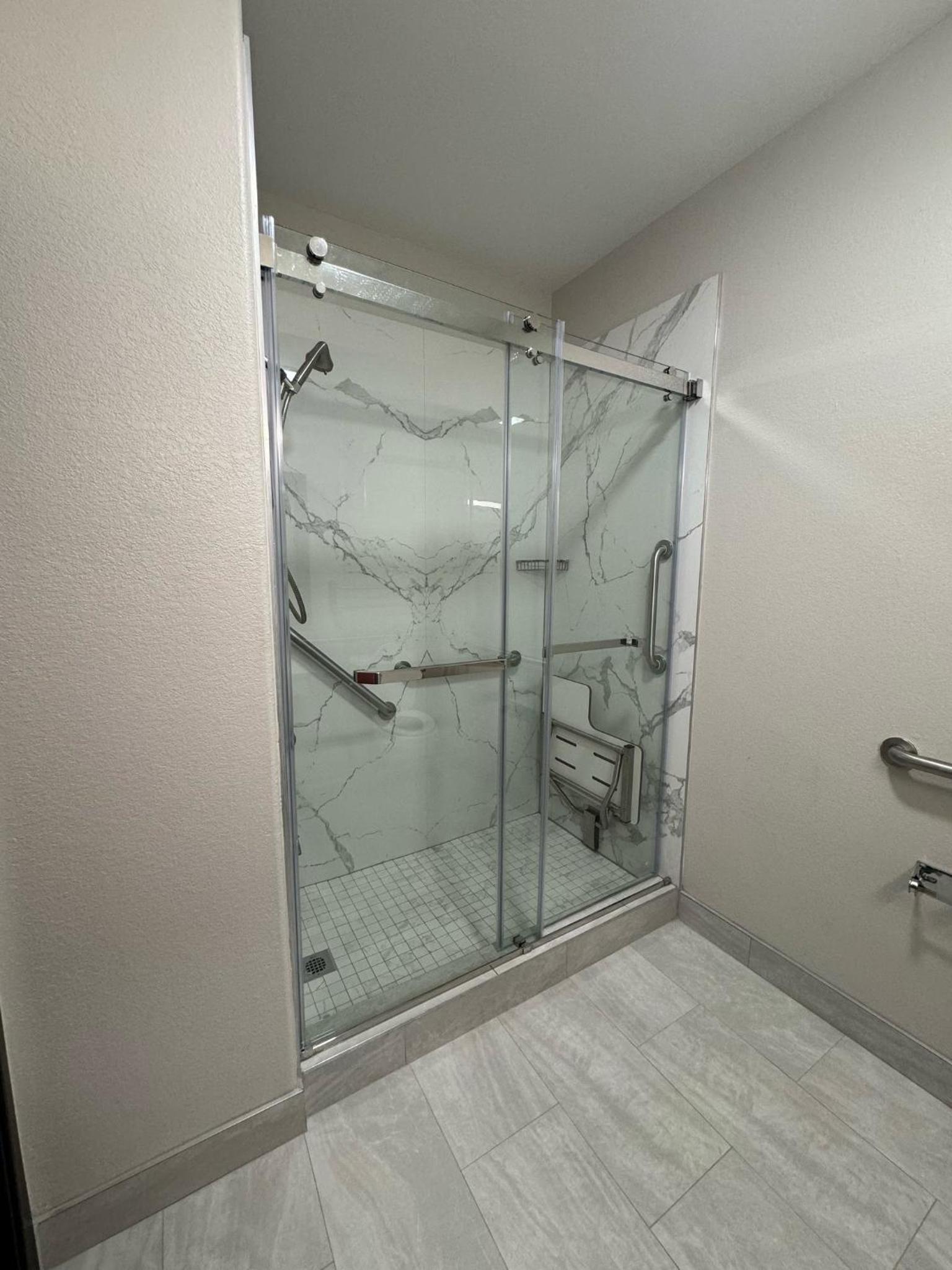 Lake Charles Vacations - Red Roof Inn  Suites Lake Charles - Property Image 12