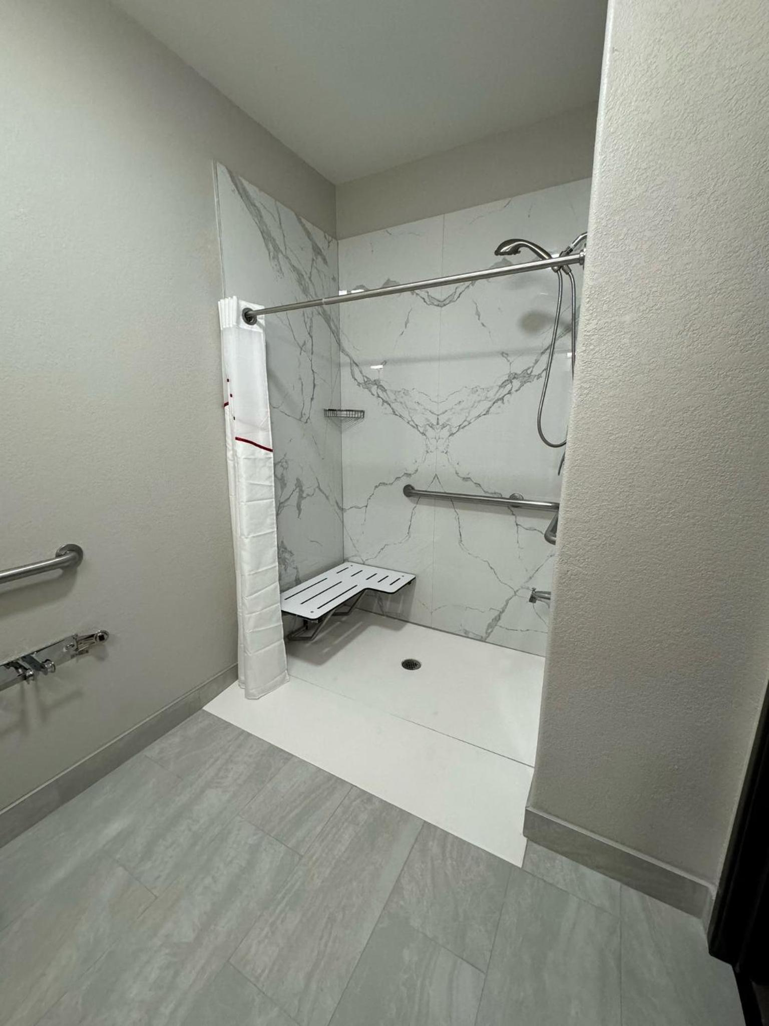 Lake Charles Vacations - Red Roof Inn  Suites Lake Charles - Property Image 3