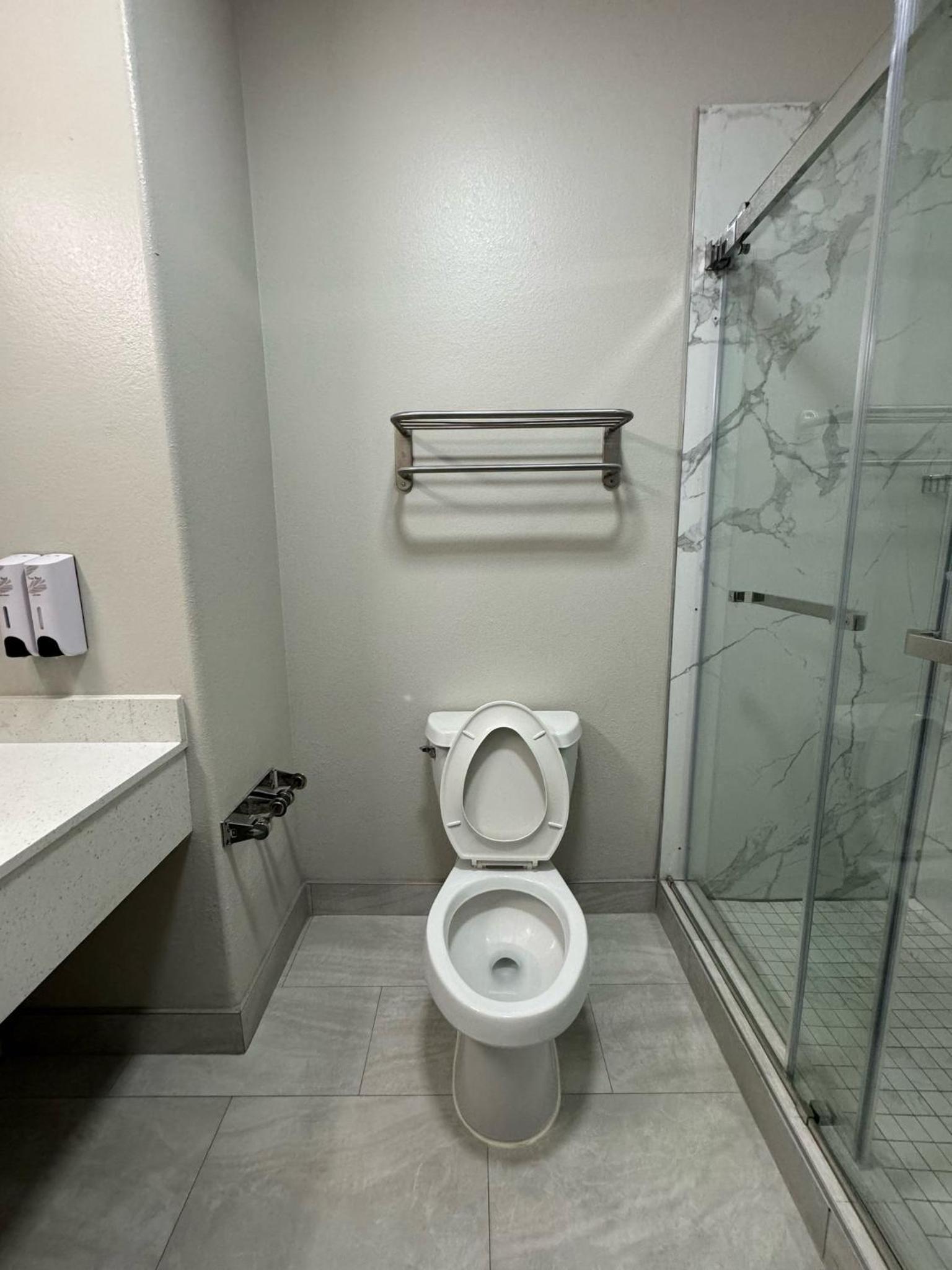 Lake Charles Vacations - Red Roof Inn  Suites Lake Charles - Property Image 4