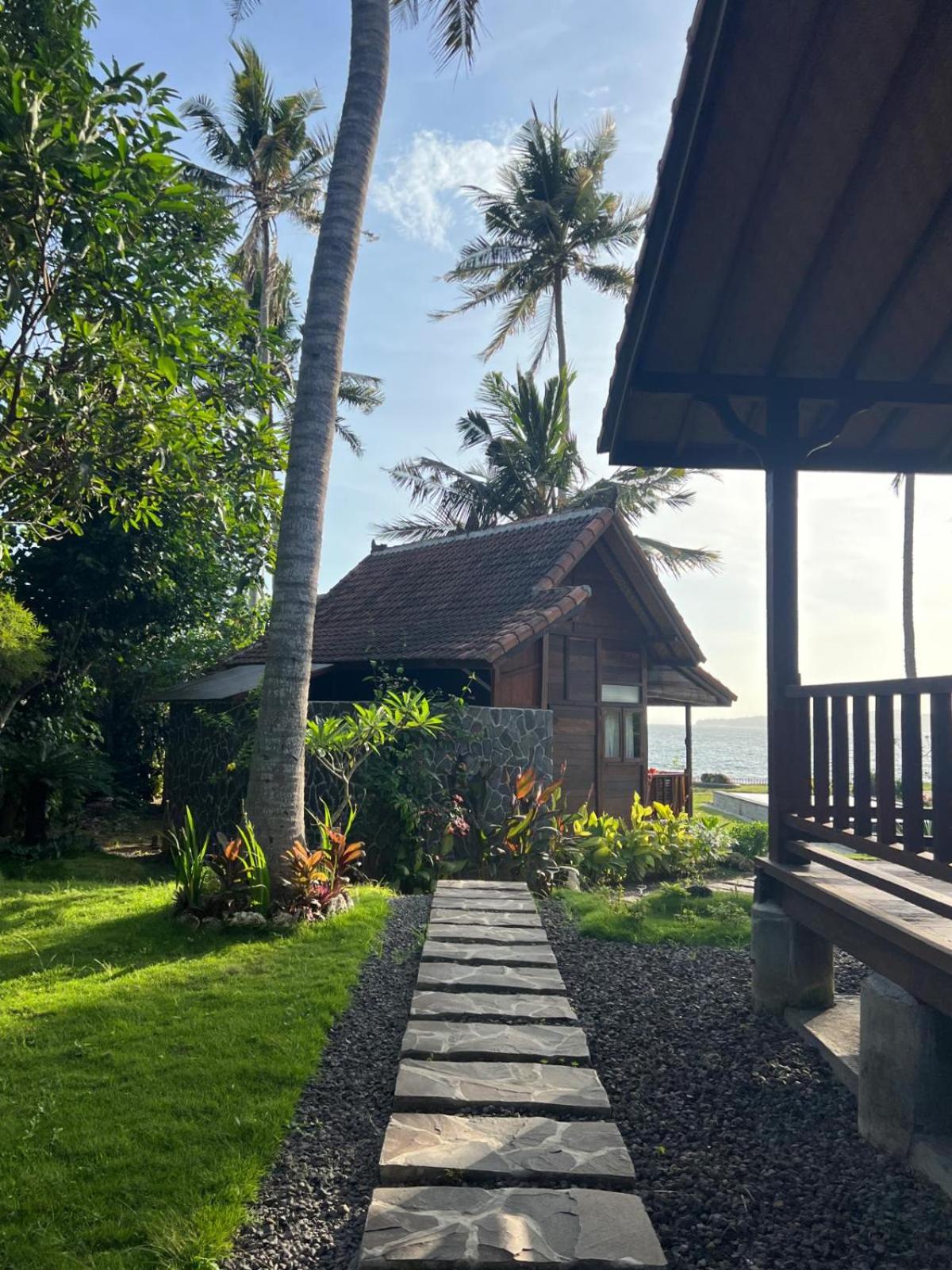 WOODEN HOUSE CANDIDASA