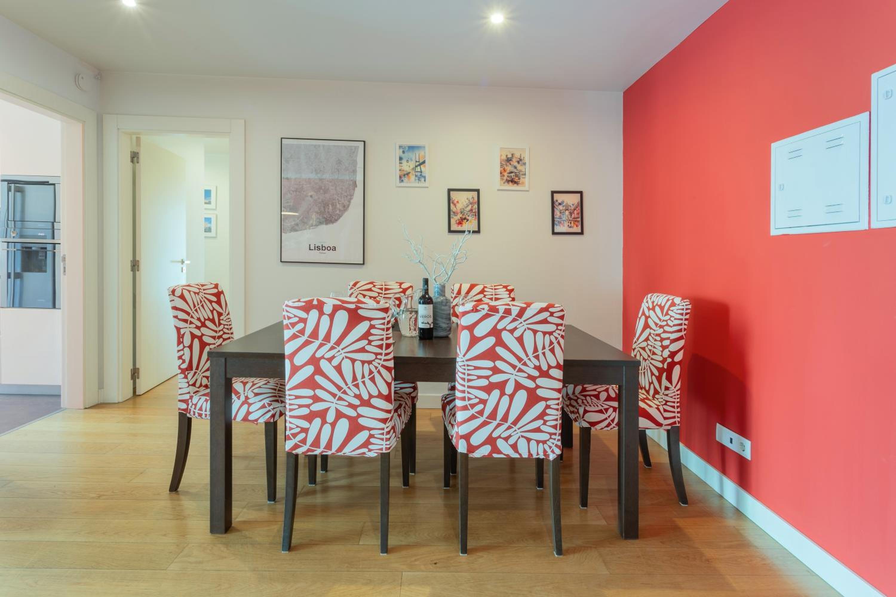 LDapartments - Spacious Lisbon Haven w/Lift&Garage view 3