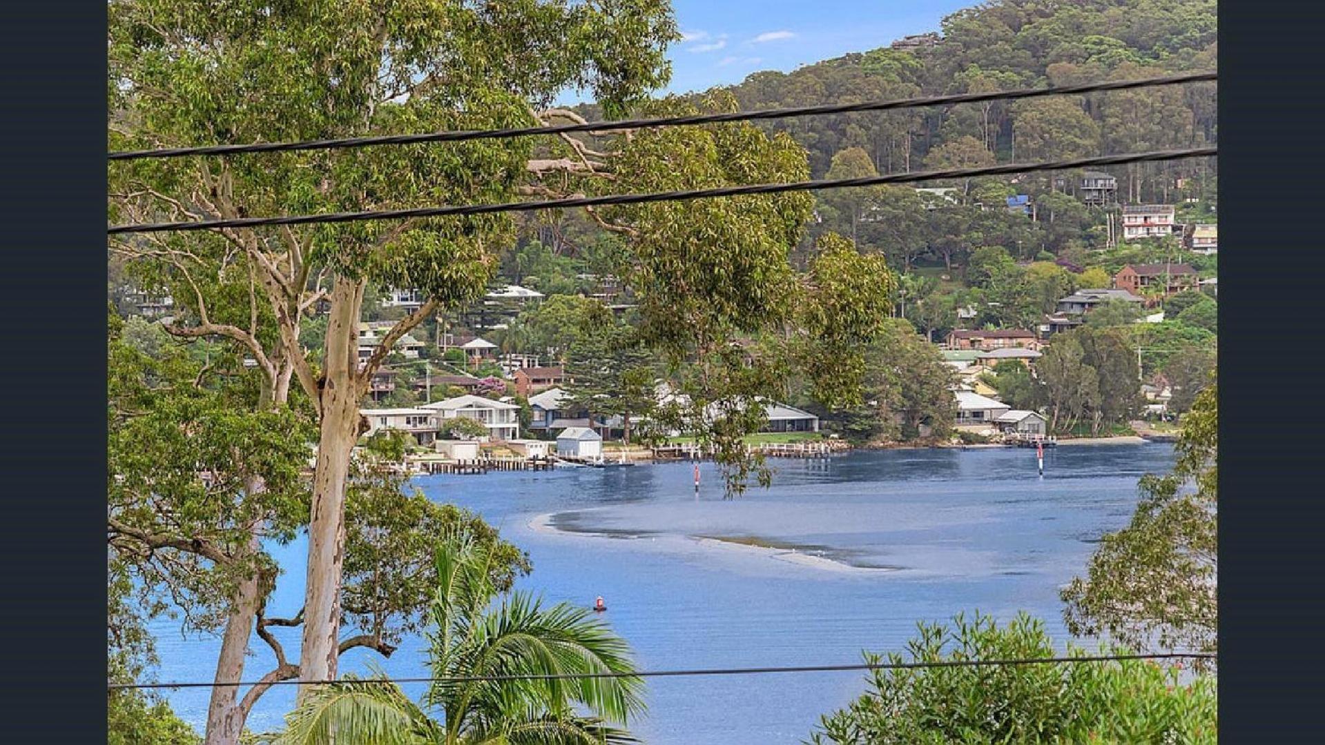 'Pretty Beach Bay Vista' by HolidayCo