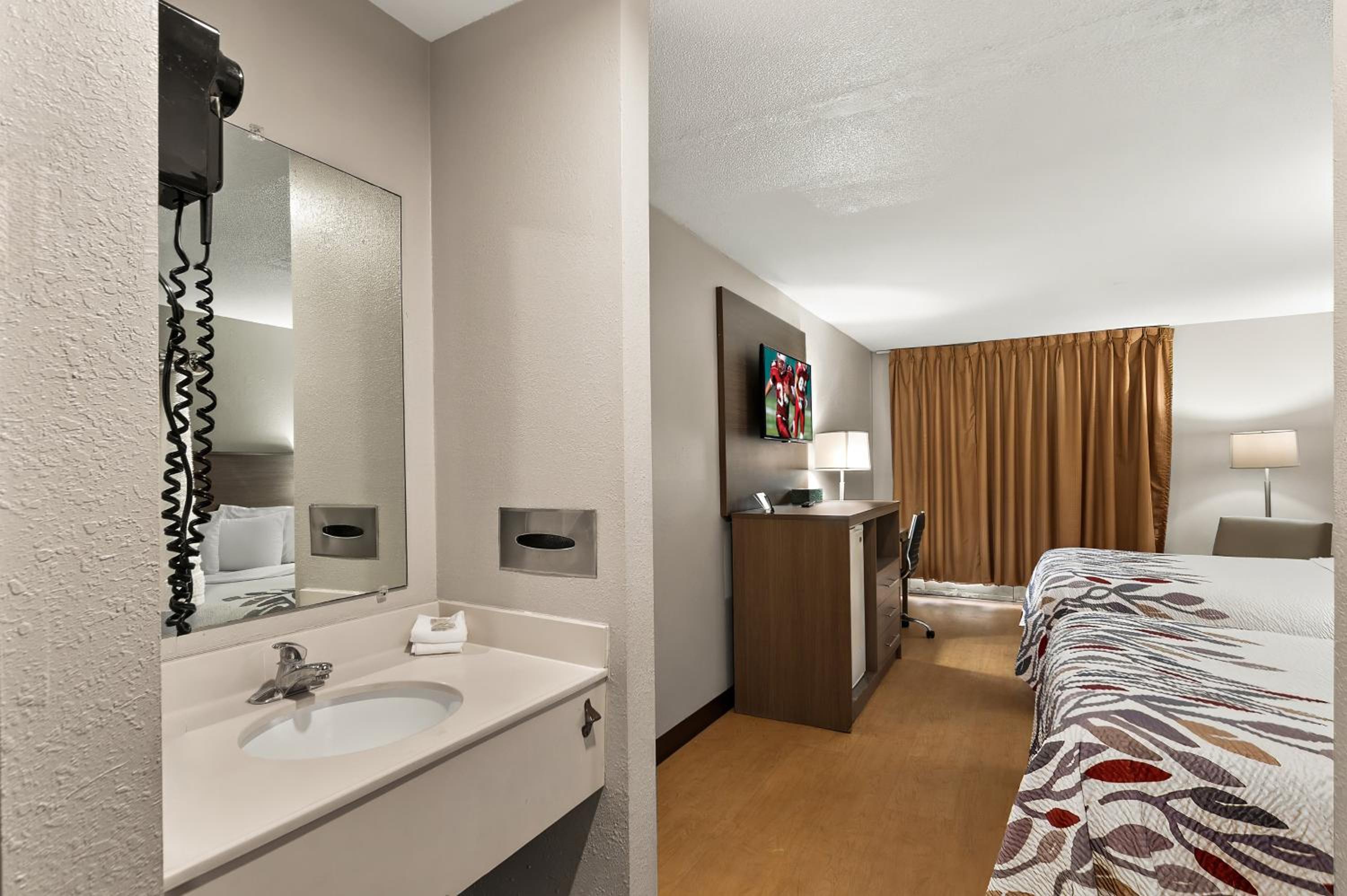 Red Roof Inn Martinsburg, Photo 29