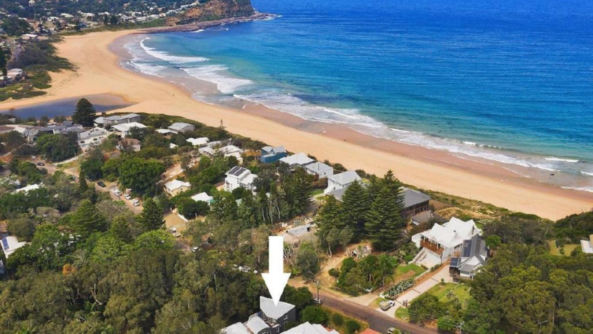 'Macs Beach House' by HolidayCo