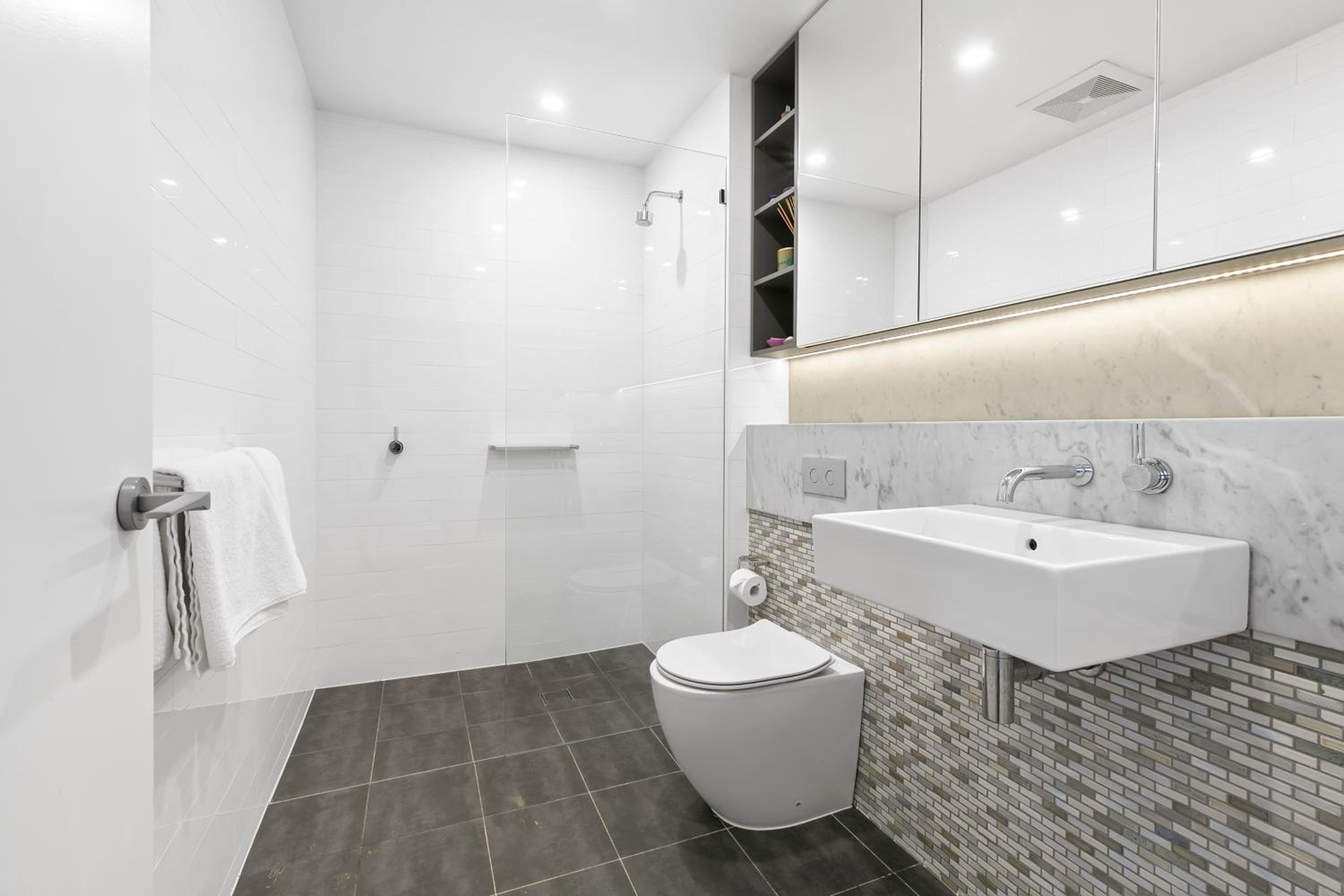 1 Bedroom with Rooftop Terrace-Alice72 Self Catering
