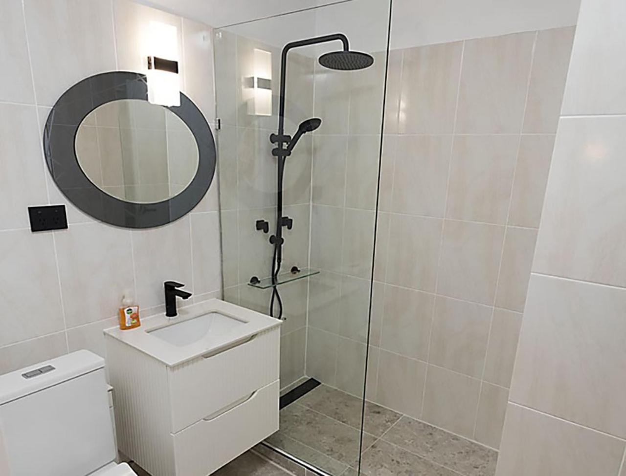 Heart of Sydney CBD Chic One Bedroom Apartment with Pool on Bridge Street