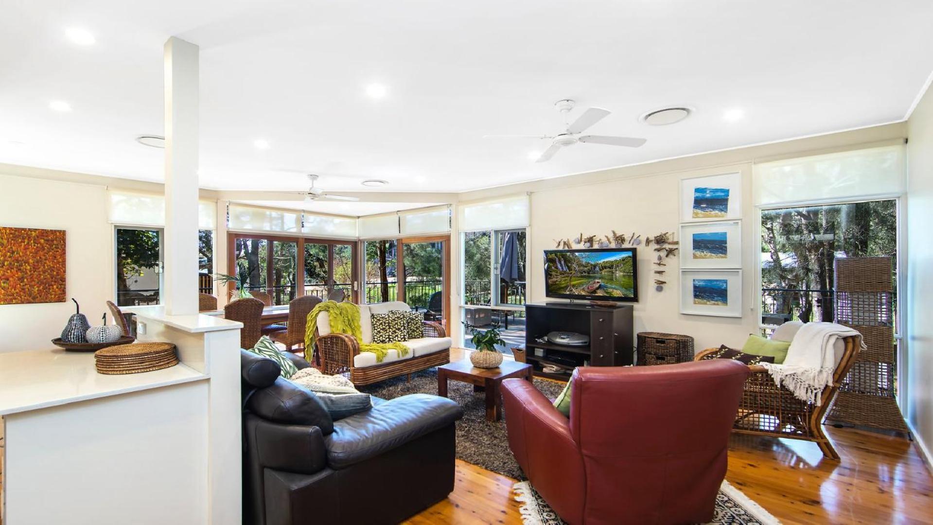 Waters Edge - Pet Friendly Holiday Home